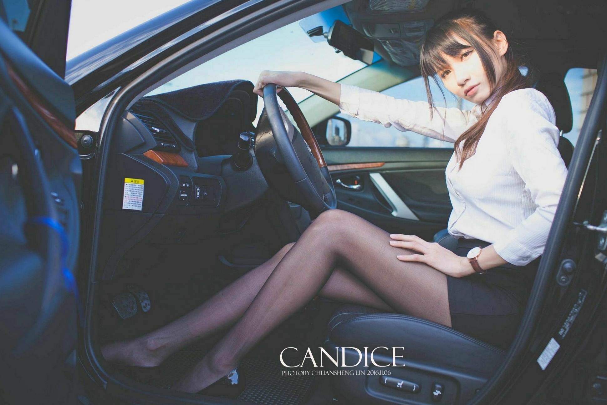 Gallery - 台湾正妹蔡译心Candice车内与户外赛车旗拍摄，职场风黑丝美腿极致诱惑，御姐气质写真台湾美腿黑丝性感诱惑 女神私房照_秀色女神 - image 56