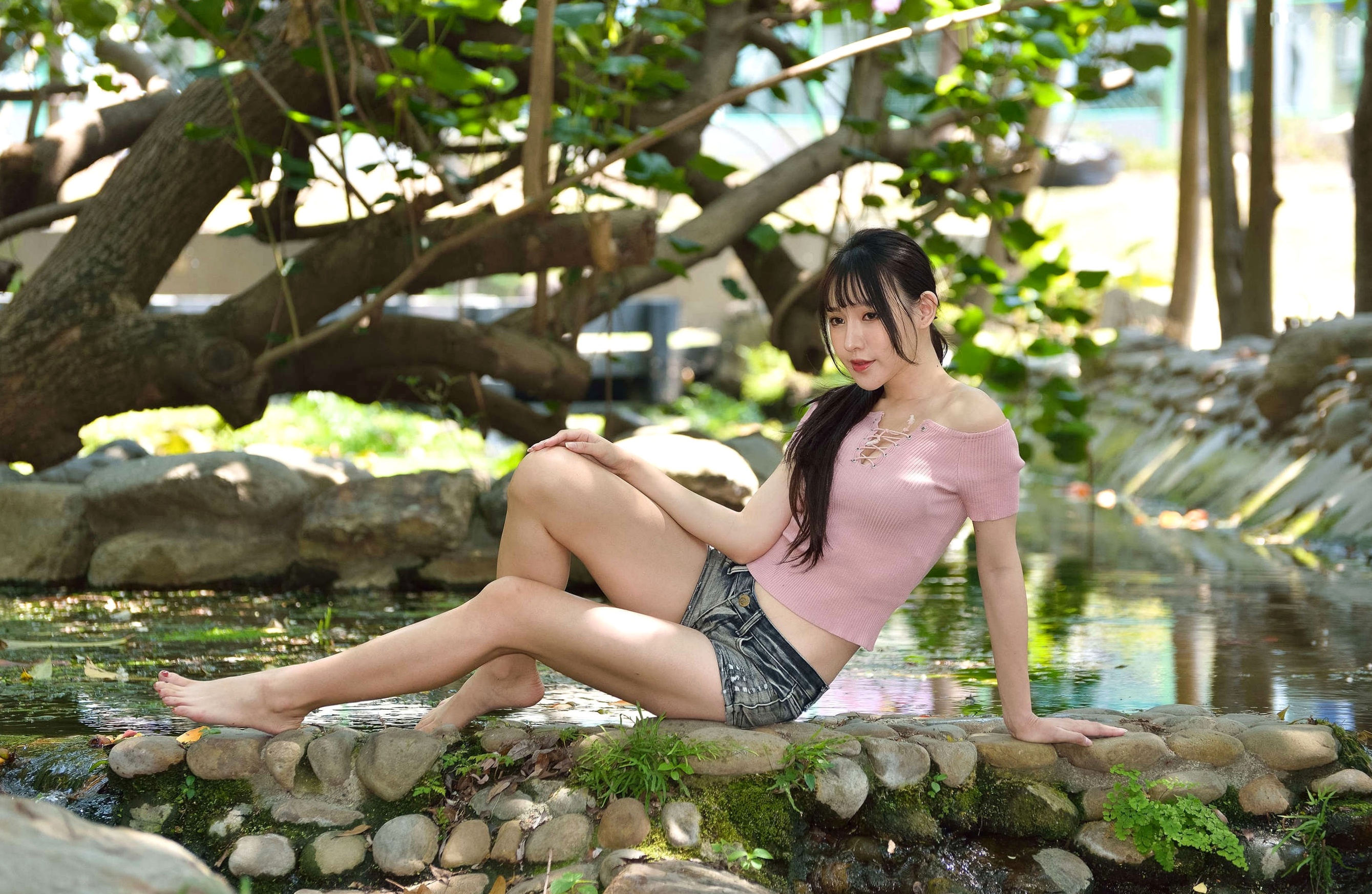 Gallery - 台湾正妹比比国美时装户外街拍 青春粉色上衣牛仔热裤动人美腿写真集台湾街拍清新美腿诱惑 女神私房照_秀色女神 - image 41