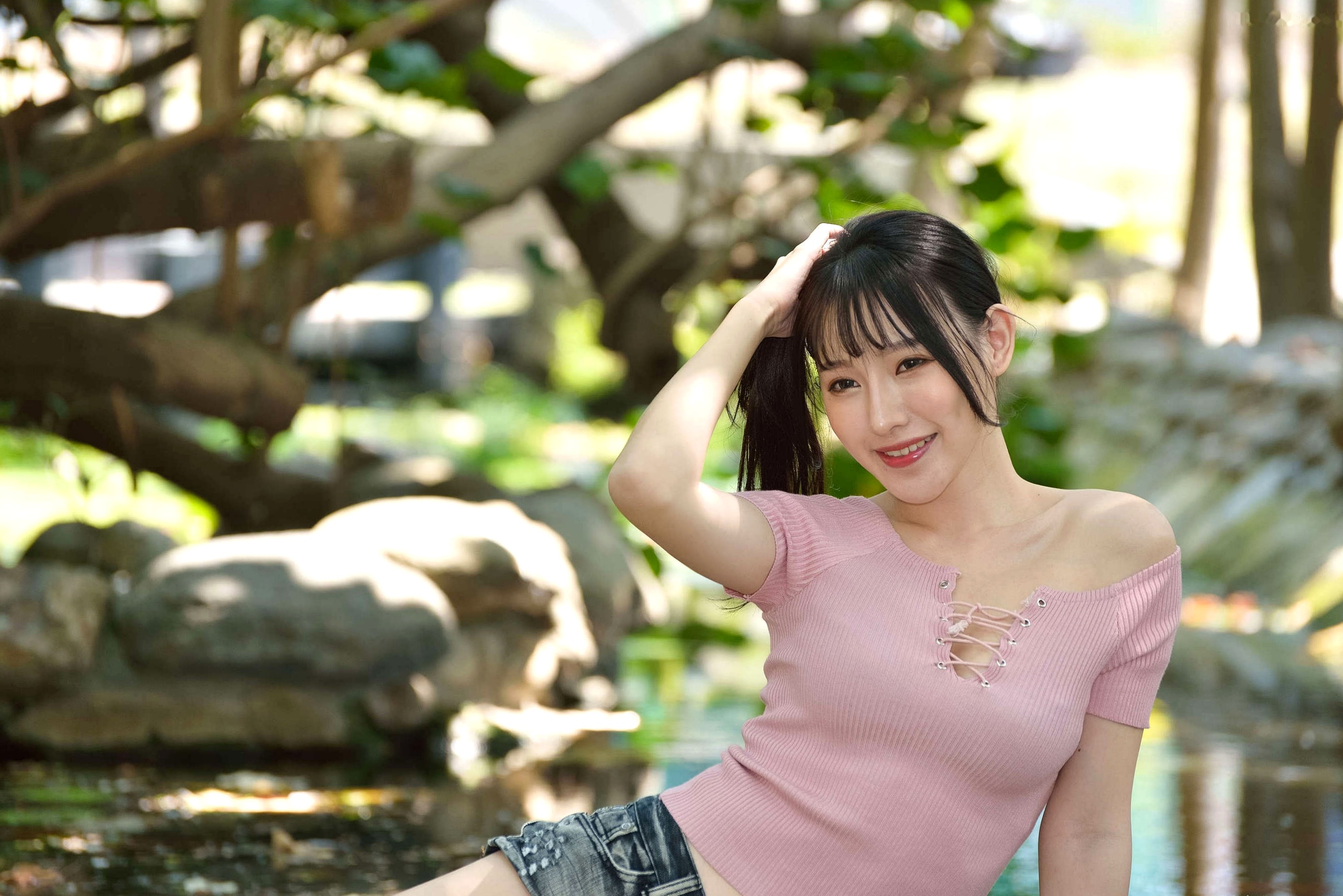 Gallery - 台湾正妹比比国美时装户外街拍 青春粉色上衣牛仔热裤动人美腿写真集台湾街拍清新美腿诱惑 女神私房照_秀色女神 - image 57