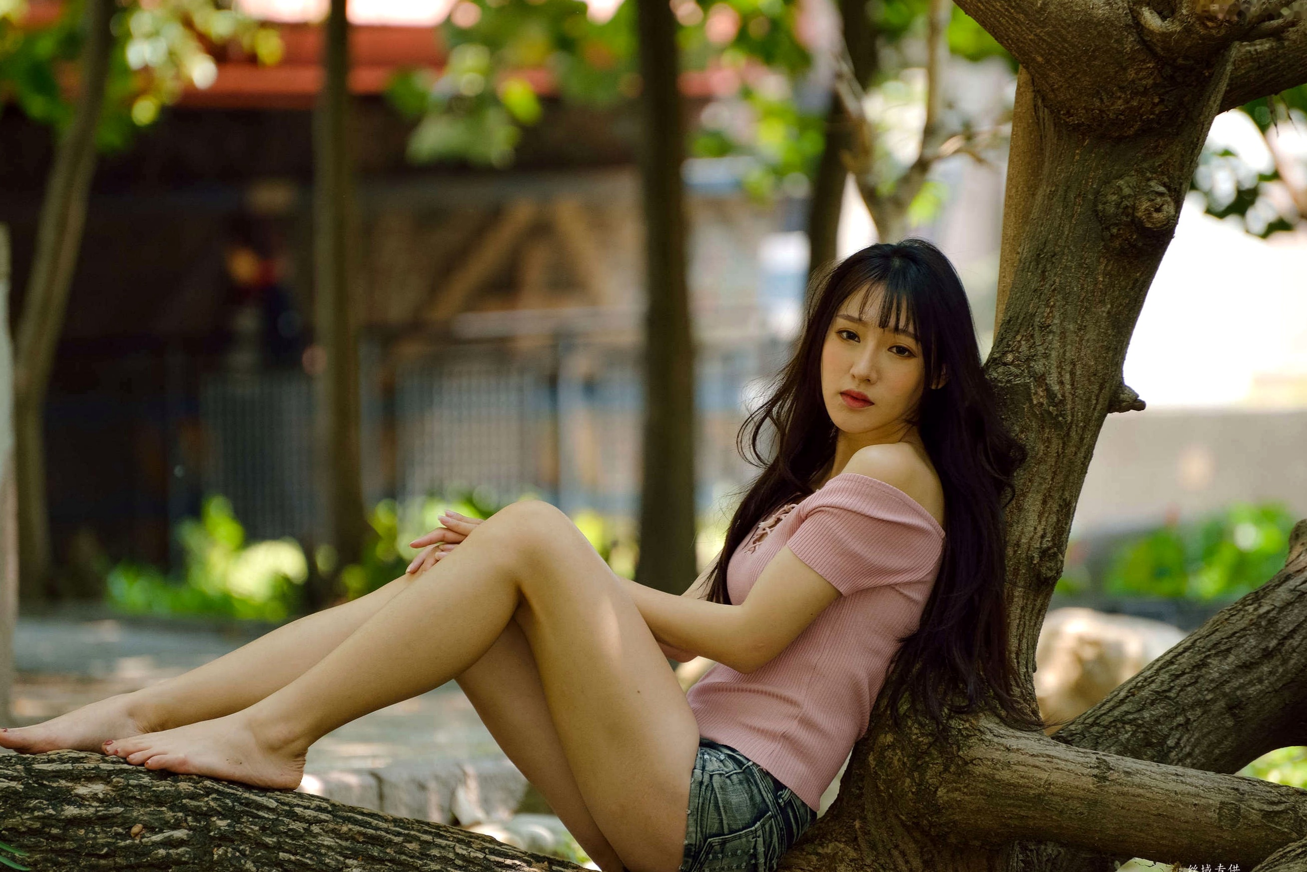 Gallery - 台湾正妹比比国美时装户外街拍 青春粉色上衣牛仔热裤动人美腿写真集台湾街拍清新美腿诱惑 女神私房照_秀色女神 - image 72
