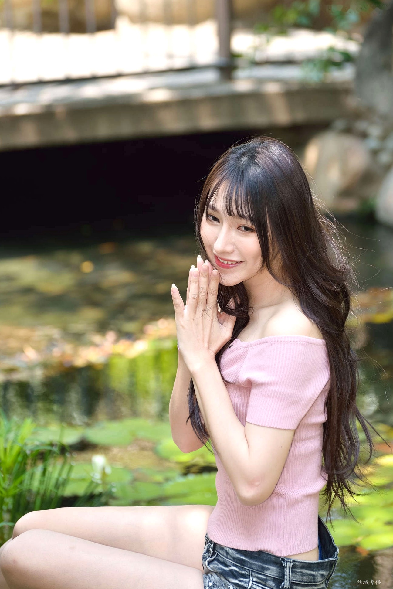 Gallery - 台湾正妹比比国美时装户外街拍 青春粉色上衣牛仔热裤动人美腿写真集台湾街拍清新美腿诱惑 女神私房照_秀色女神 - image 96
