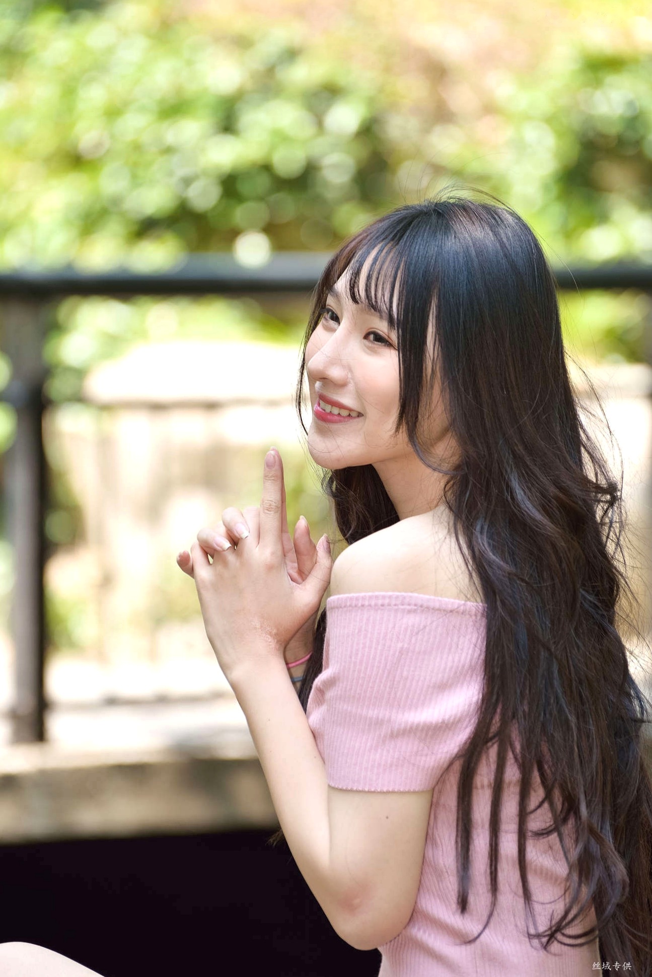 Gallery - 台湾正妹比比国美时装户外街拍 青春粉色上衣牛仔热裤动人美腿写真集台湾街拍清新美腿诱惑 女神私房照_秀色女神 - image 100