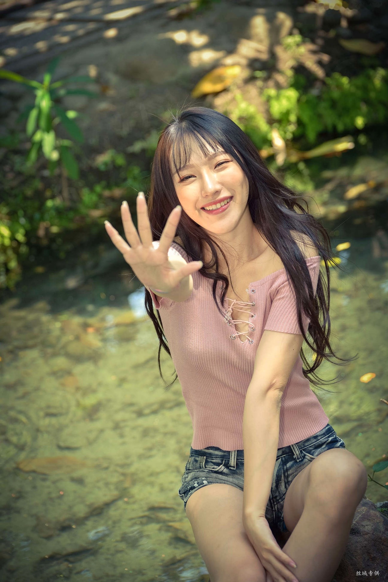 Gallery - 台湾正妹比比国美时装户外街拍 青春粉色上衣牛仔热裤动人美腿写真集台湾街拍清新美腿诱惑 女神私房照_秀色女神 - image 104