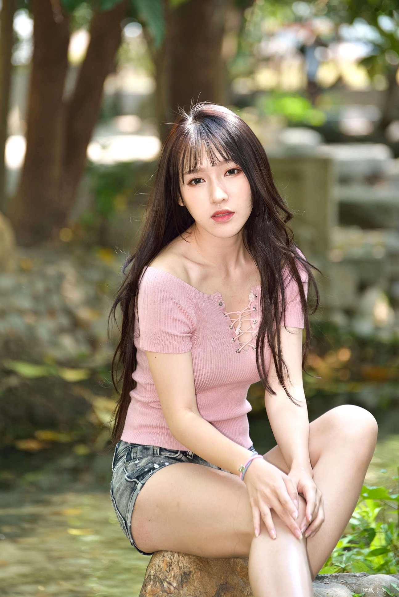 Gallery - 台湾正妹比比国美时装户外街拍 青春粉色上衣牛仔热裤动人美腿写真集台湾街拍清新美腿诱惑 女神私房照_秀色女神 - image 105