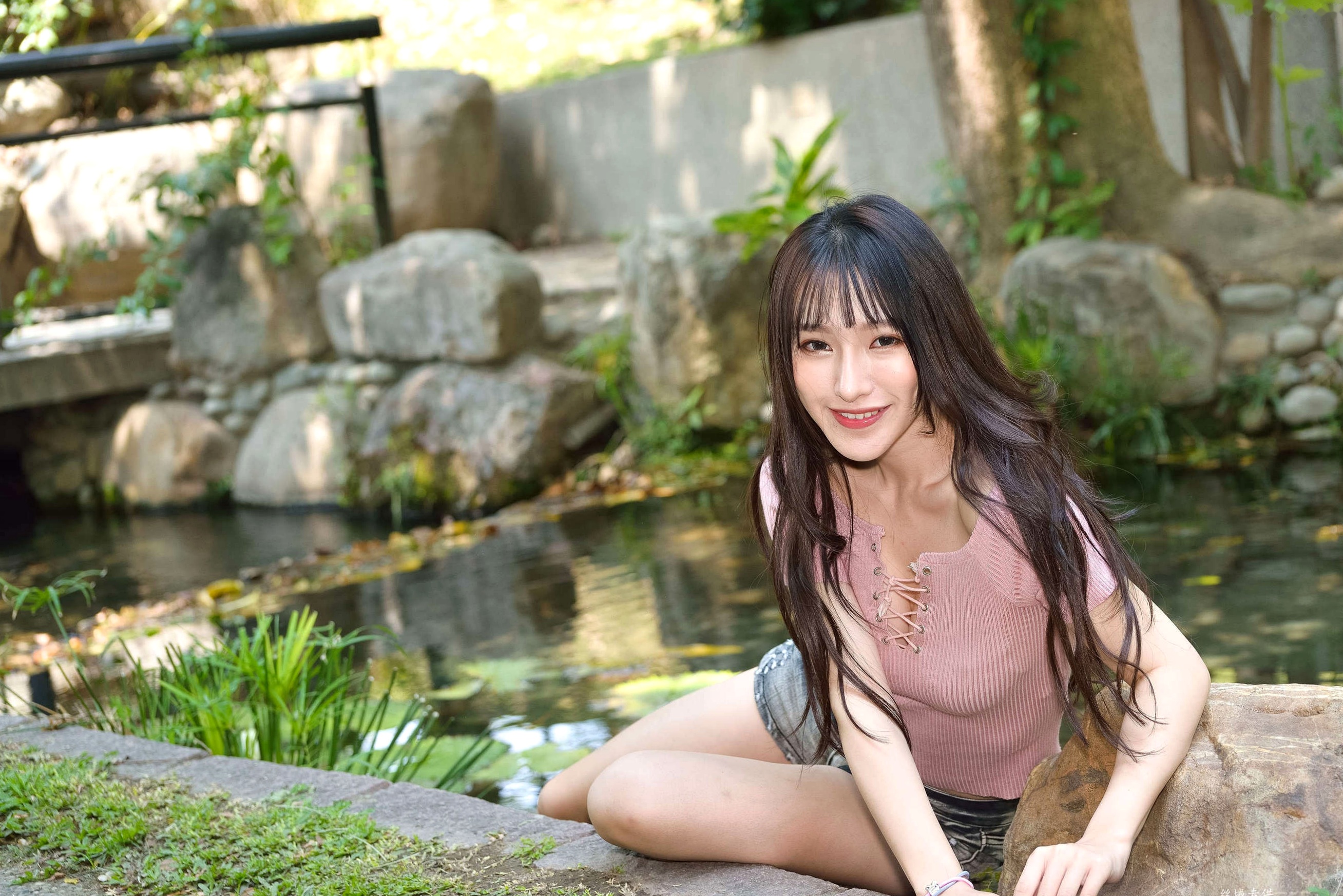 Gallery - 台湾正妹比比国美时装户外街拍 青春粉色上衣牛仔热裤动人美腿写真集台湾街拍清新美腿诱惑 女神私房照_秀色女神 - image 106