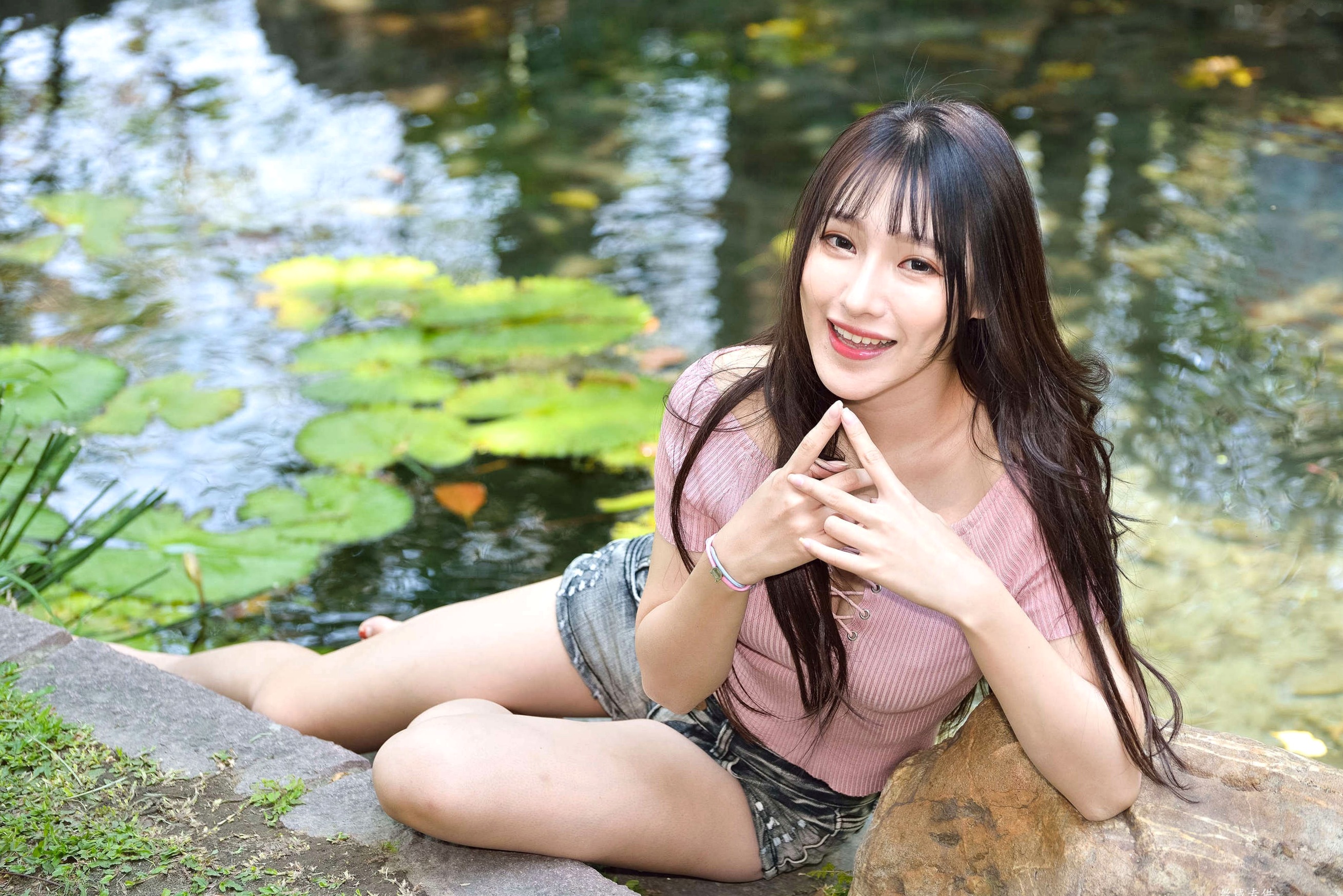 Gallery - 台湾正妹比比国美时装户外街拍 青春粉色上衣牛仔热裤动人美腿写真集台湾街拍清新美腿诱惑 女神私房照_秀色女神 - image 109