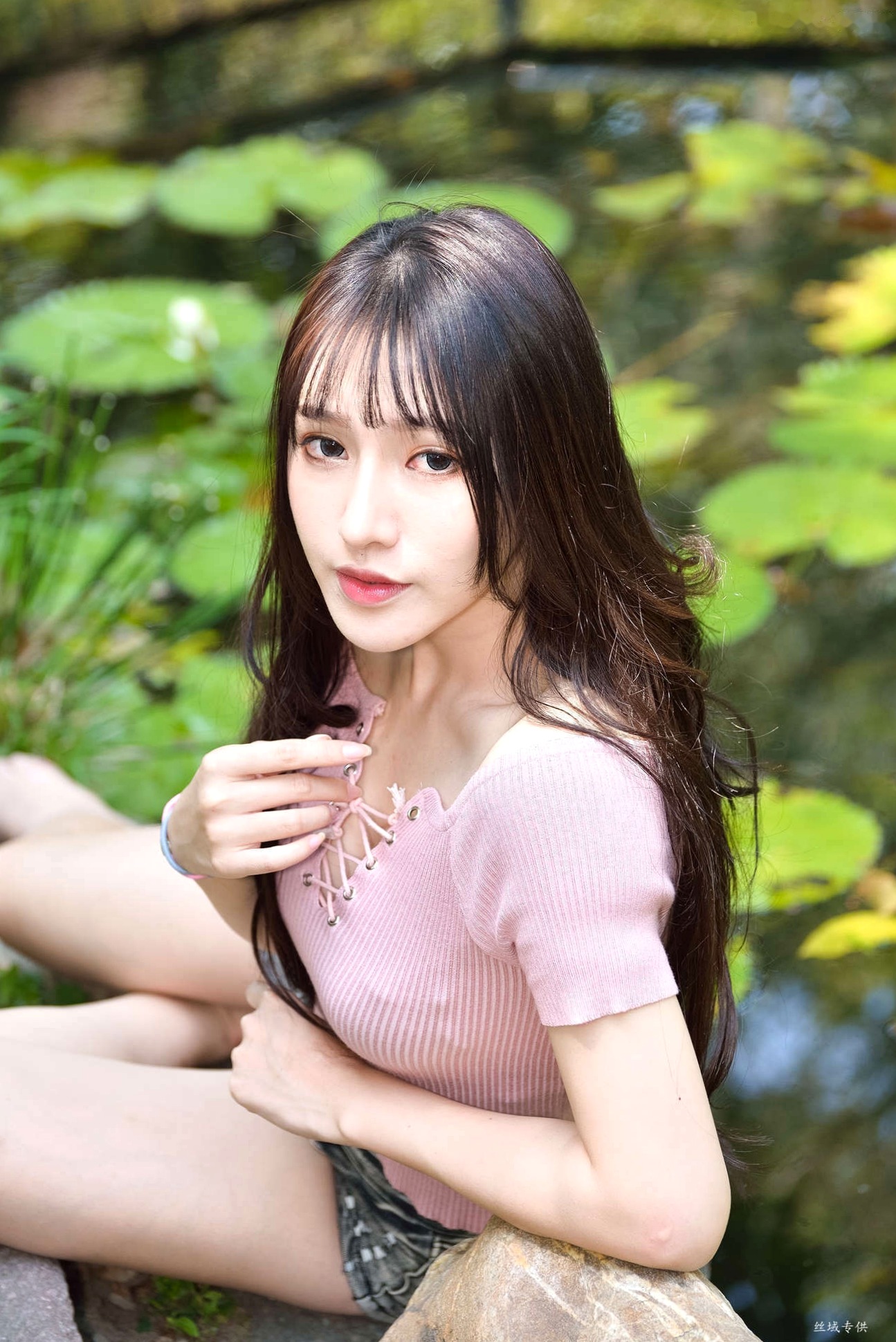 Gallery - 台湾正妹比比国美时装户外街拍 青春粉色上衣牛仔热裤动人美腿写真集台湾街拍清新美腿诱惑 女神私房照_秀色女神 - image 112