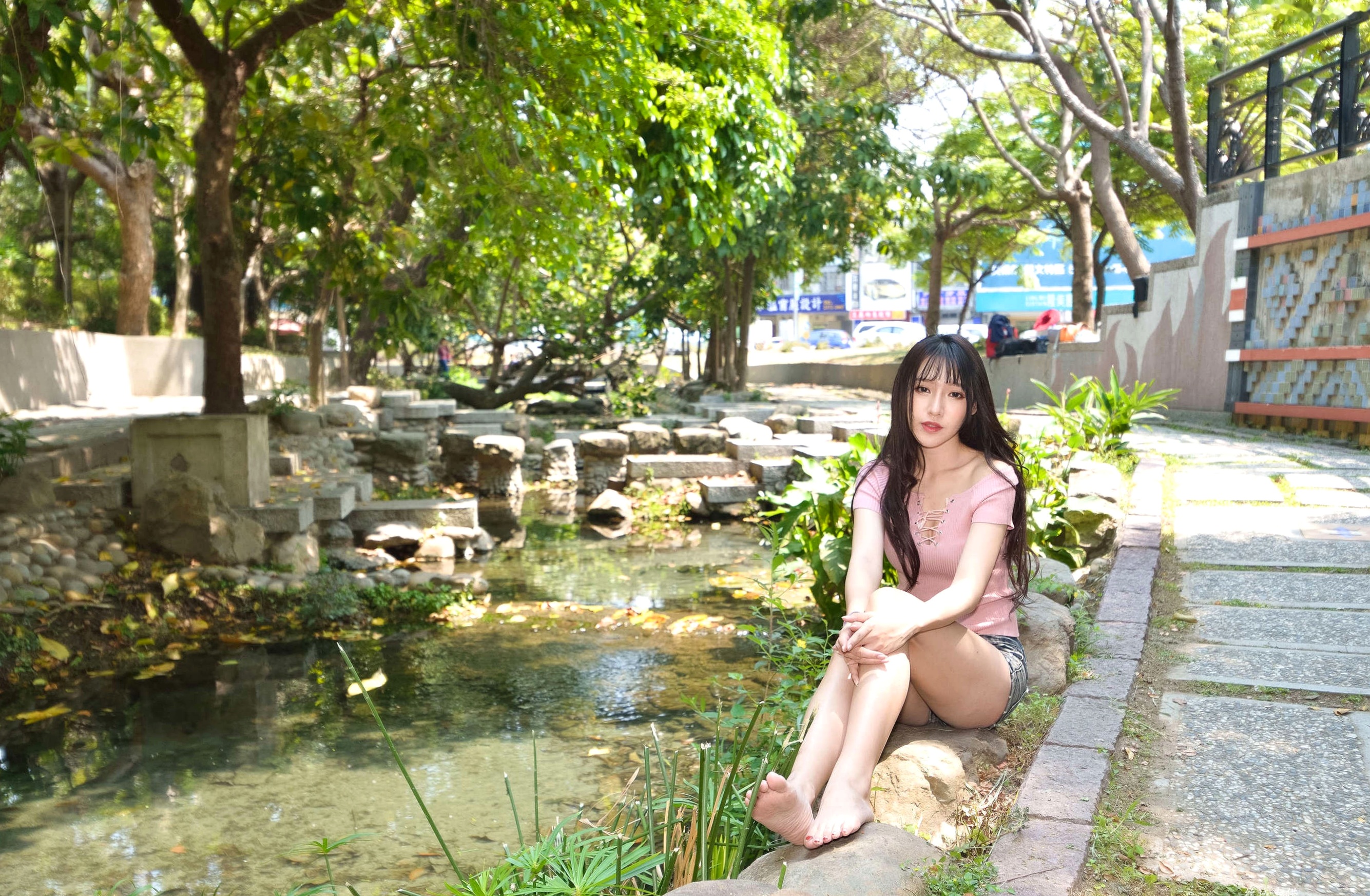 Gallery - 台湾正妹比比国美时装户外街拍 青春粉色上衣牛仔热裤动人美腿写真集台湾街拍清新美腿诱惑 女神私房照_秀色女神 - image 116