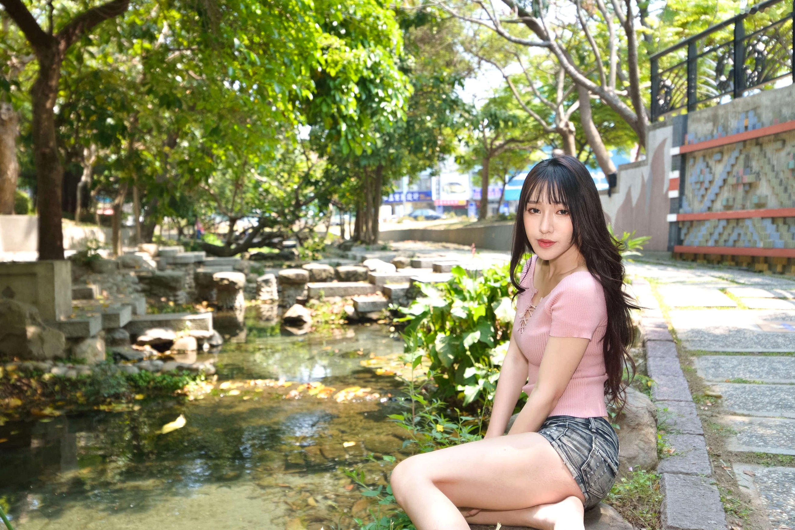 Gallery - 台湾正妹比比国美时装户外街拍 青春粉色上衣牛仔热裤动人美腿写真集台湾街拍清新美腿诱惑 女神私房照_秀色女神 - image 118