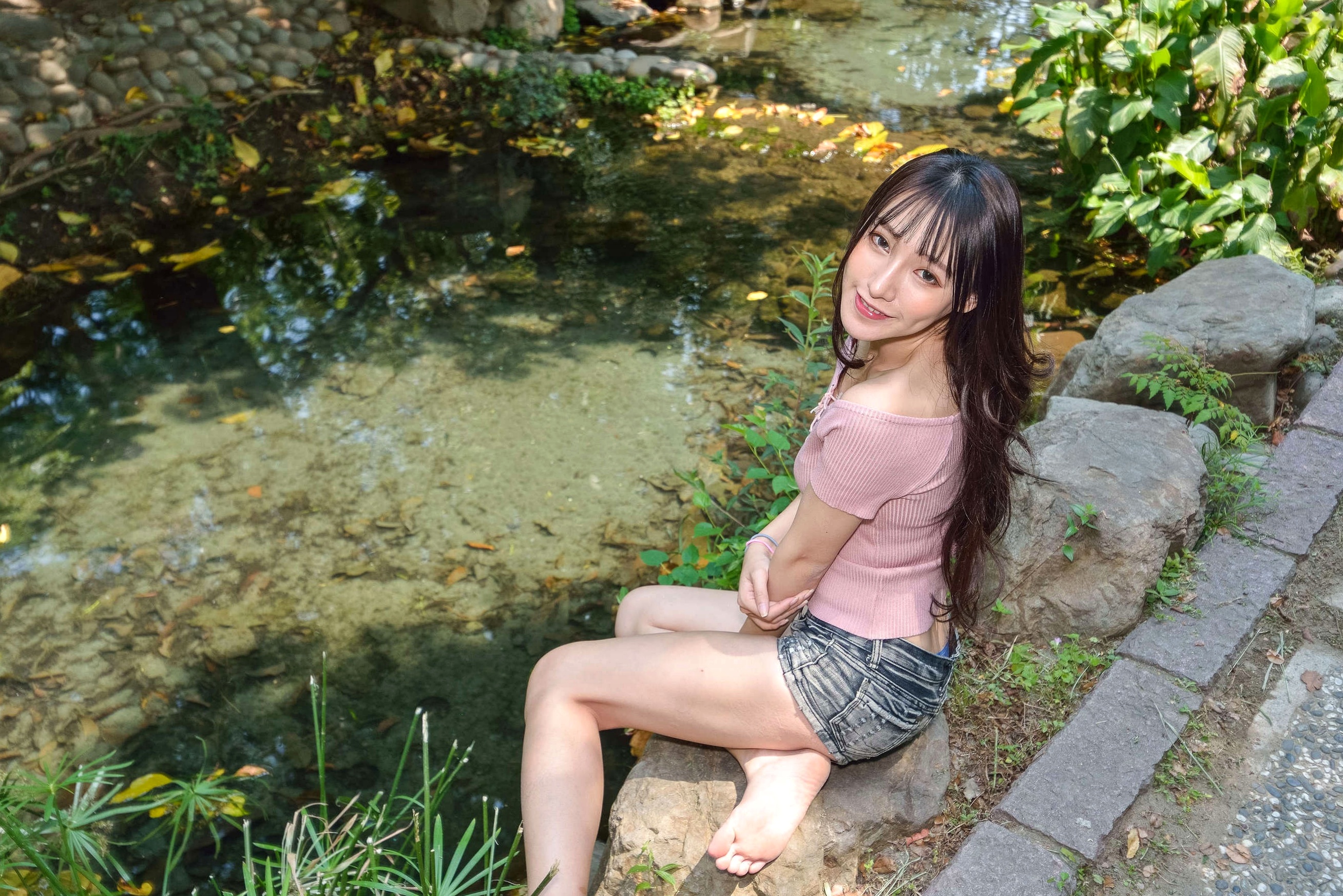 Gallery - 台湾正妹比比国美时装户外街拍 青春粉色上衣牛仔热裤动人美腿写真集台湾街拍清新美腿诱惑 女神私房照_秀色女神 - image 122