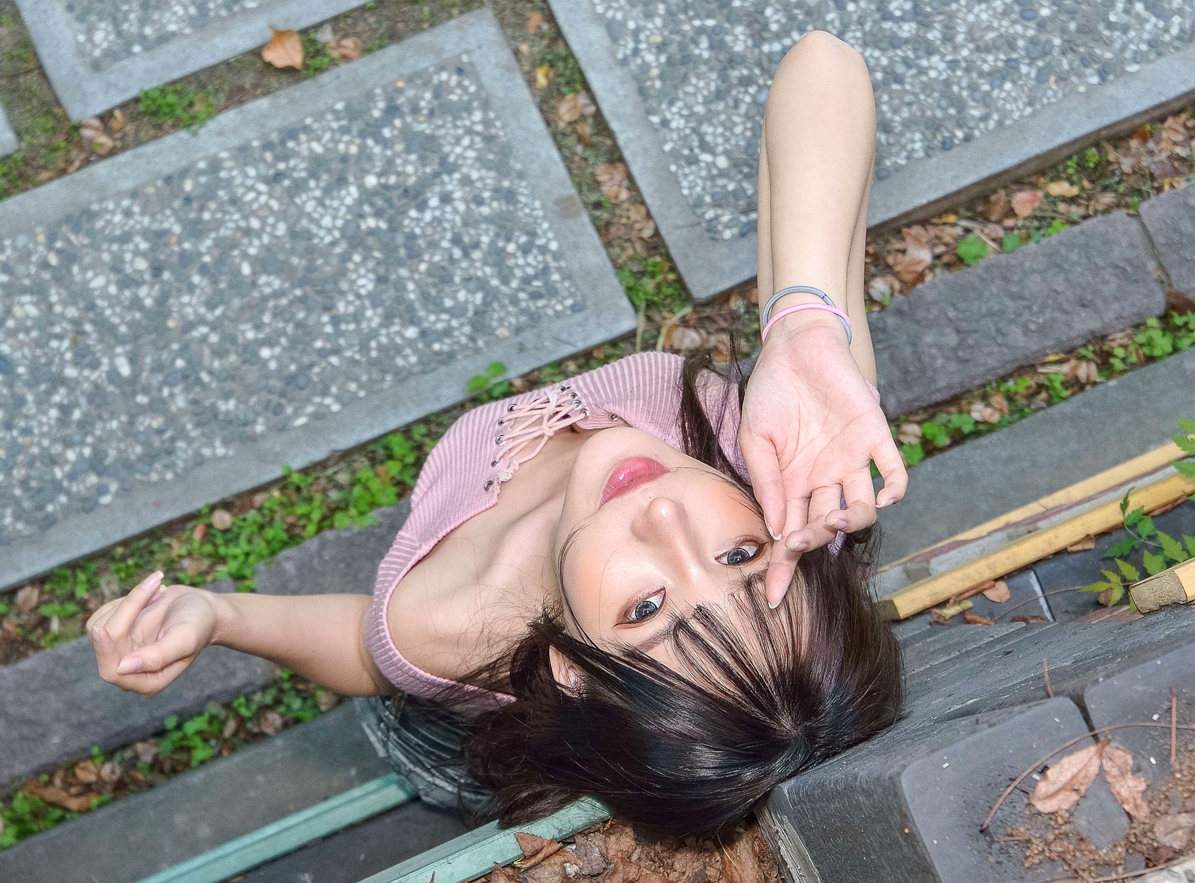 Gallery - 台湾正妹比比国美时装户外街拍 青春粉色上衣牛仔热裤动人美腿写真集台湾街拍清新美腿诱惑 女神私房照_秀色女神 - image 123