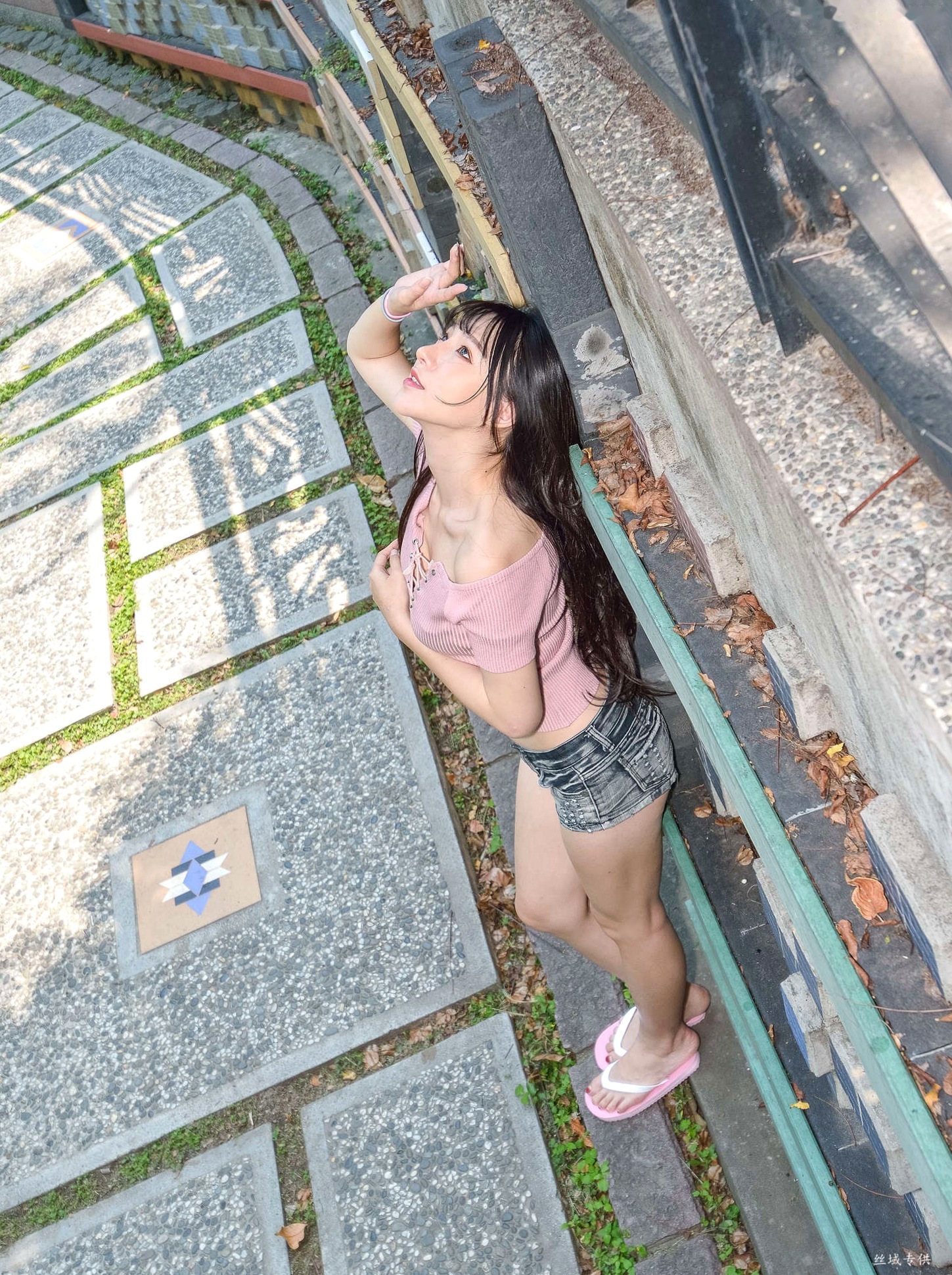 Gallery - 台湾正妹比比国美时装户外街拍 青春粉色上衣牛仔热裤动人美腿写真集台湾街拍清新美腿诱惑 女神私房照_秀色女神 - image 124