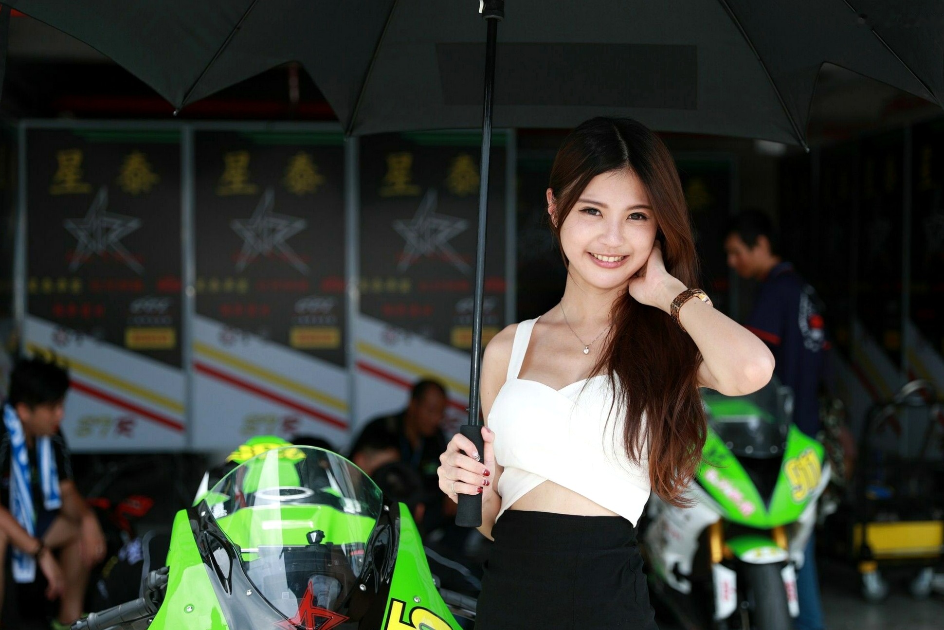 Gallery - 台湾正妹赛车女郎：TSF-R2台湾大赛车第二站，性感制服模特 - model现场高清图集 [150P]台湾制服性感美腿 女神私房照_秀色女神 - image 127