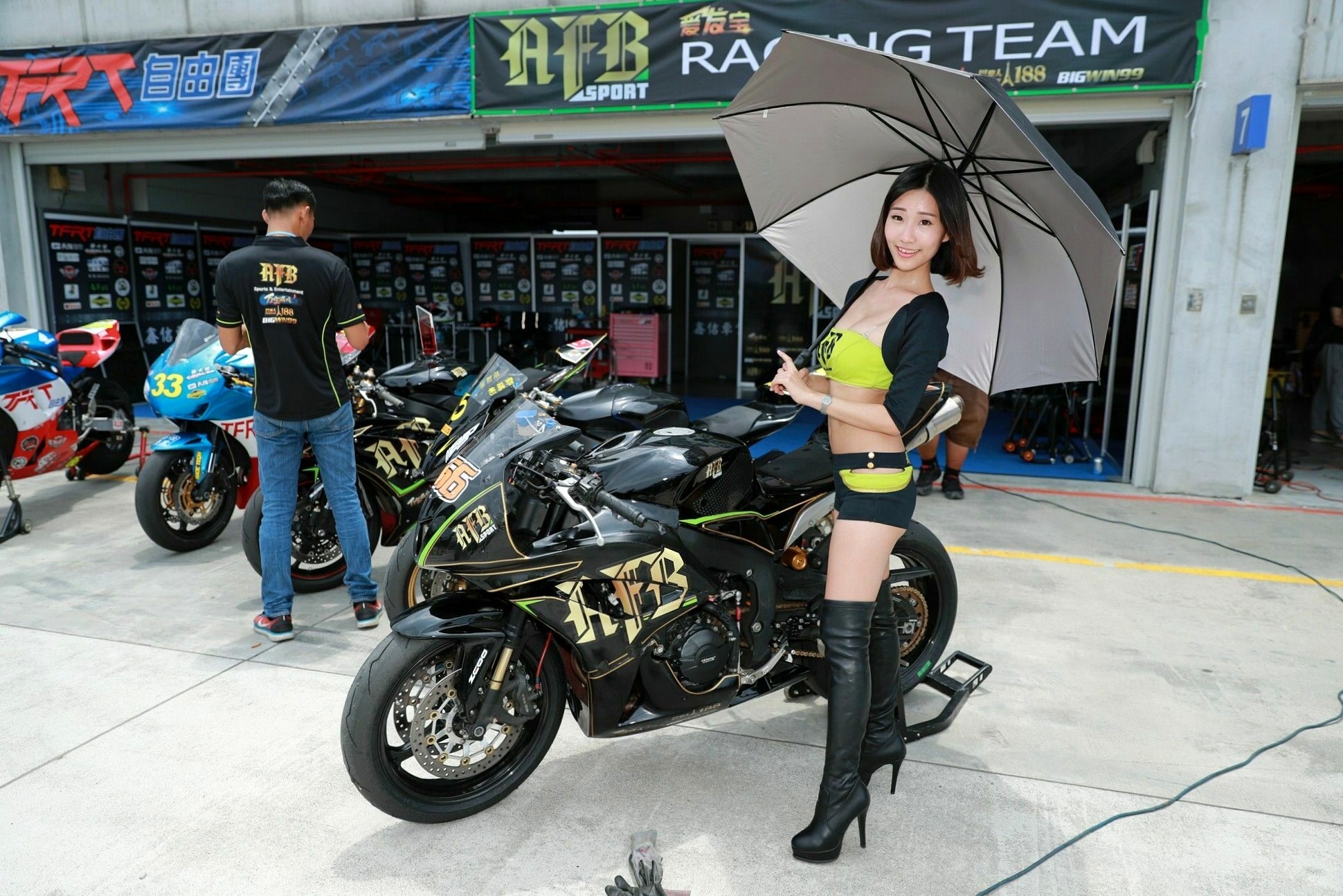 Gallery - 台湾正妹赛车女郎：TSF-R2台湾大赛车第二站，性感制服模特 - model现场高清图集 [150P]台湾制服性感美腿 女神私房照_秀色女神 - image 130