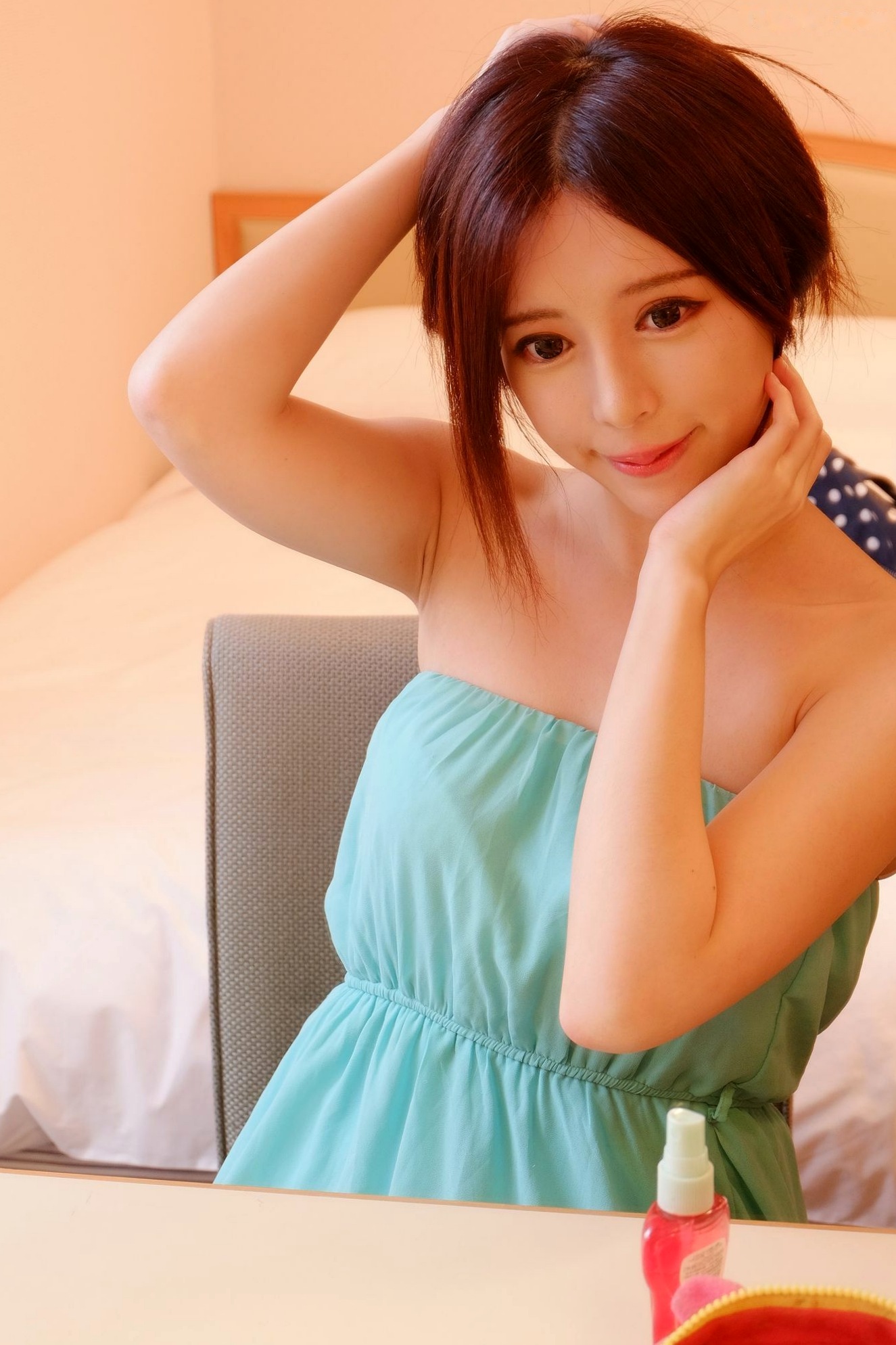 Gallery - 台湾正妹张齐郡JULIE《化妆镜旁的女神》居家私房写真，清新甜美气质自然流露，镜面光影间的温柔少女感美图。台湾清新治愈系私房照气质 女神私房照_秀色女神 - image 11