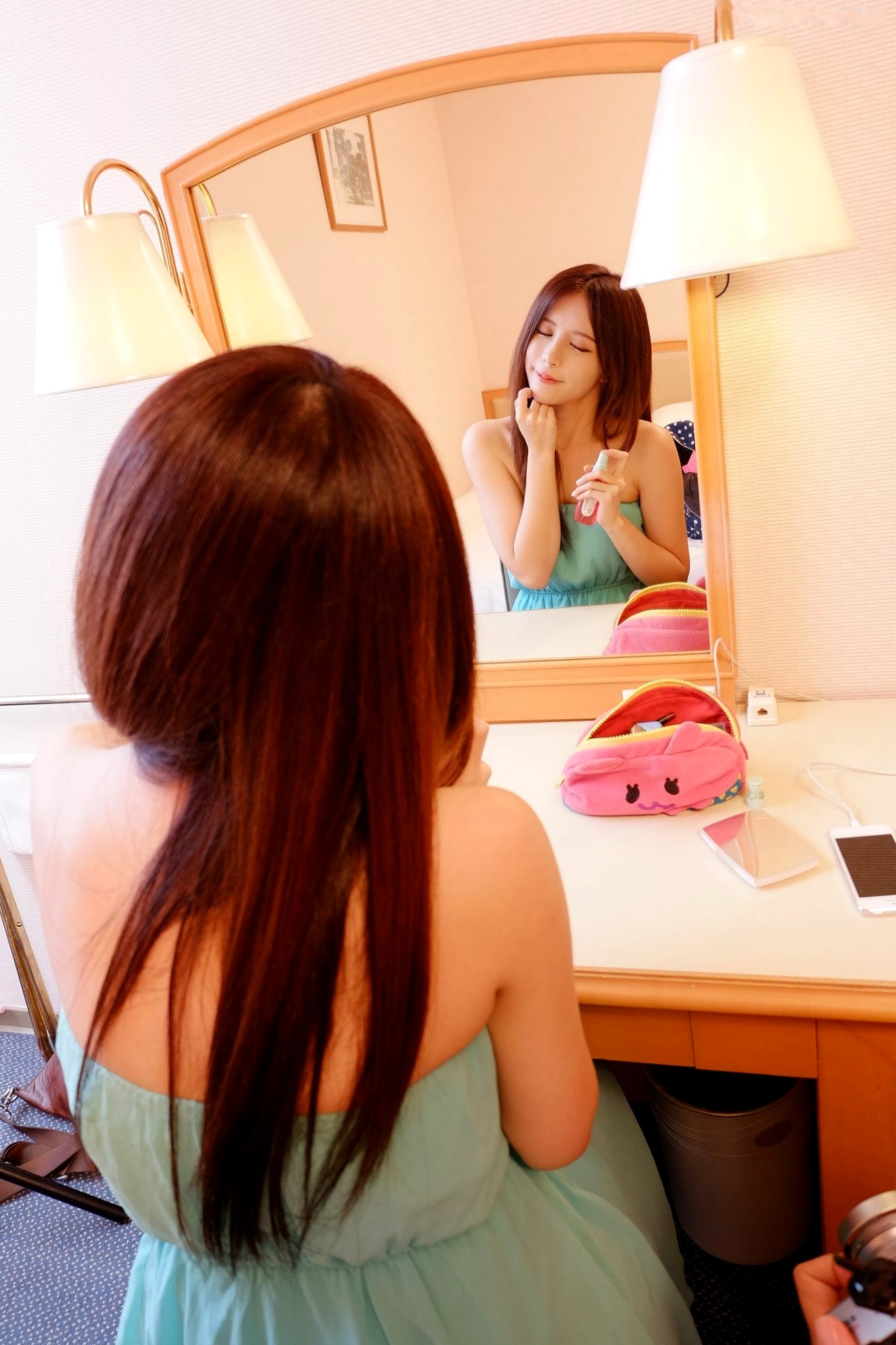 Gallery - 台湾正妹张齐郡JULIE《化妆镜旁的女神》居家私房写真，清新甜美气质自然流露，镜面光影间的温柔少女感美图。台湾清新治愈系私房照气质 女神私房照_秀色女神 - image 47