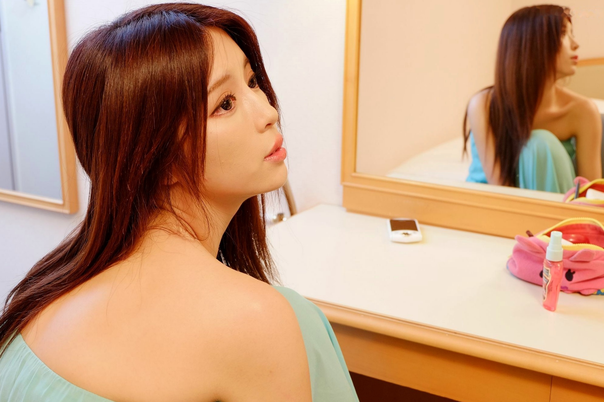 Gallery - 台湾正妹张齐郡JULIE《化妆镜旁的女神》居家私房写真，清新甜美气质自然流露，镜面光影间的温柔少女感美图。台湾清新治愈系私房照气质 女神私房照_秀色女神 - image 58