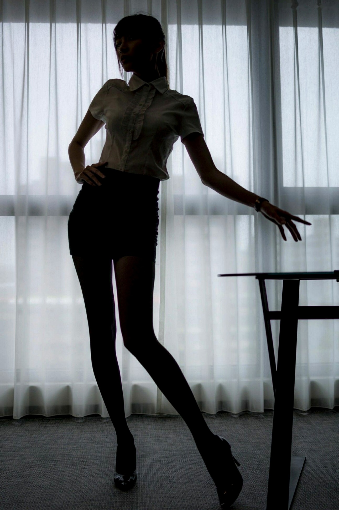 Gallery - 台湾正妹蔡译心Candice板桥棚拍全集，圣诞装束与职场制服秀，展现绝美腿部曲线台湾美腿制服私房照清新 女神私房照_秀色女神 - image 1