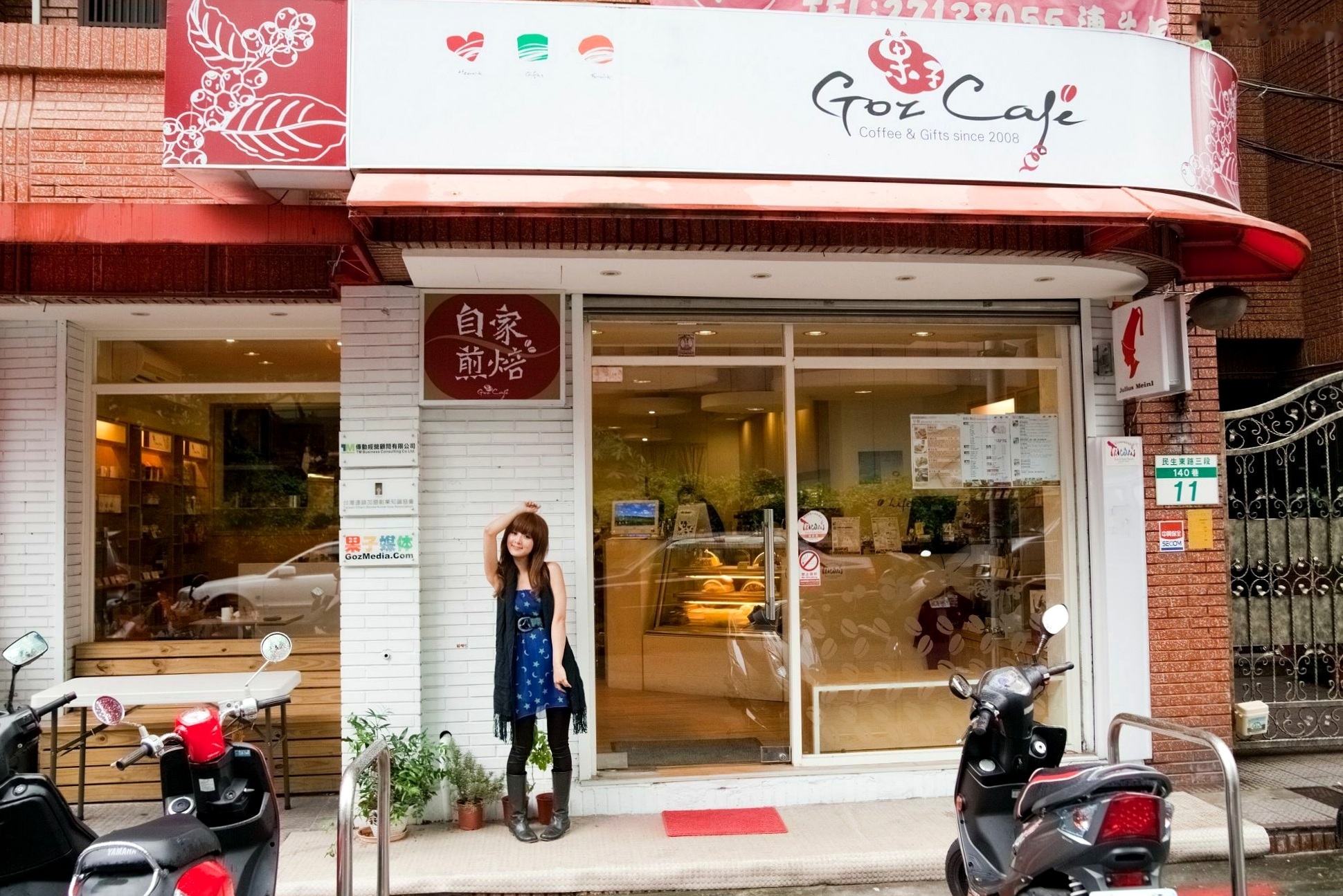 台湾正妹Mikako张允霏果子咖啡馆居家清纯写真，鱼眼镜头下的萌系俏皮时刻