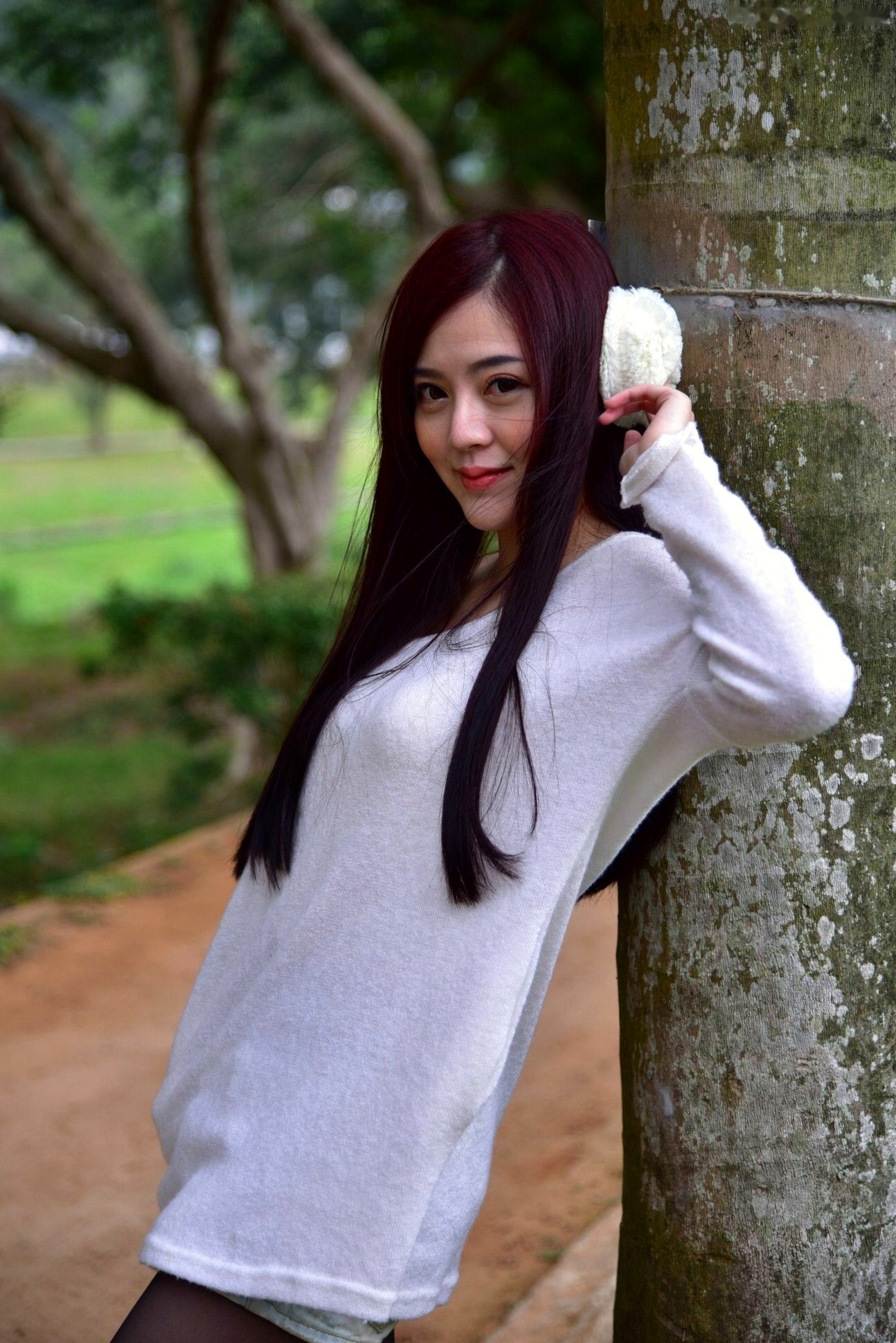 Gallery - 台湾正妹姜雨姗双溪公园户外写真，古典红旗袍搭配黑丝尽显娇媚气质台湾旗袍黑丝户外气质 女神私房照_秀色女神 - image 1