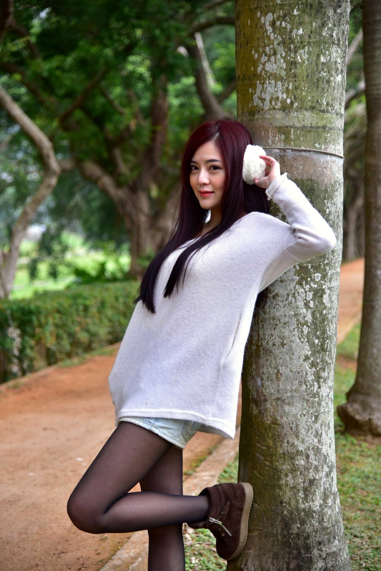 Gallery - 台湾正妹姜雨姗双溪公园户外写真，古典红旗袍搭配黑丝尽显娇媚气质台湾旗袍黑丝户外气质 女神私房照_秀色女神 - image 2
