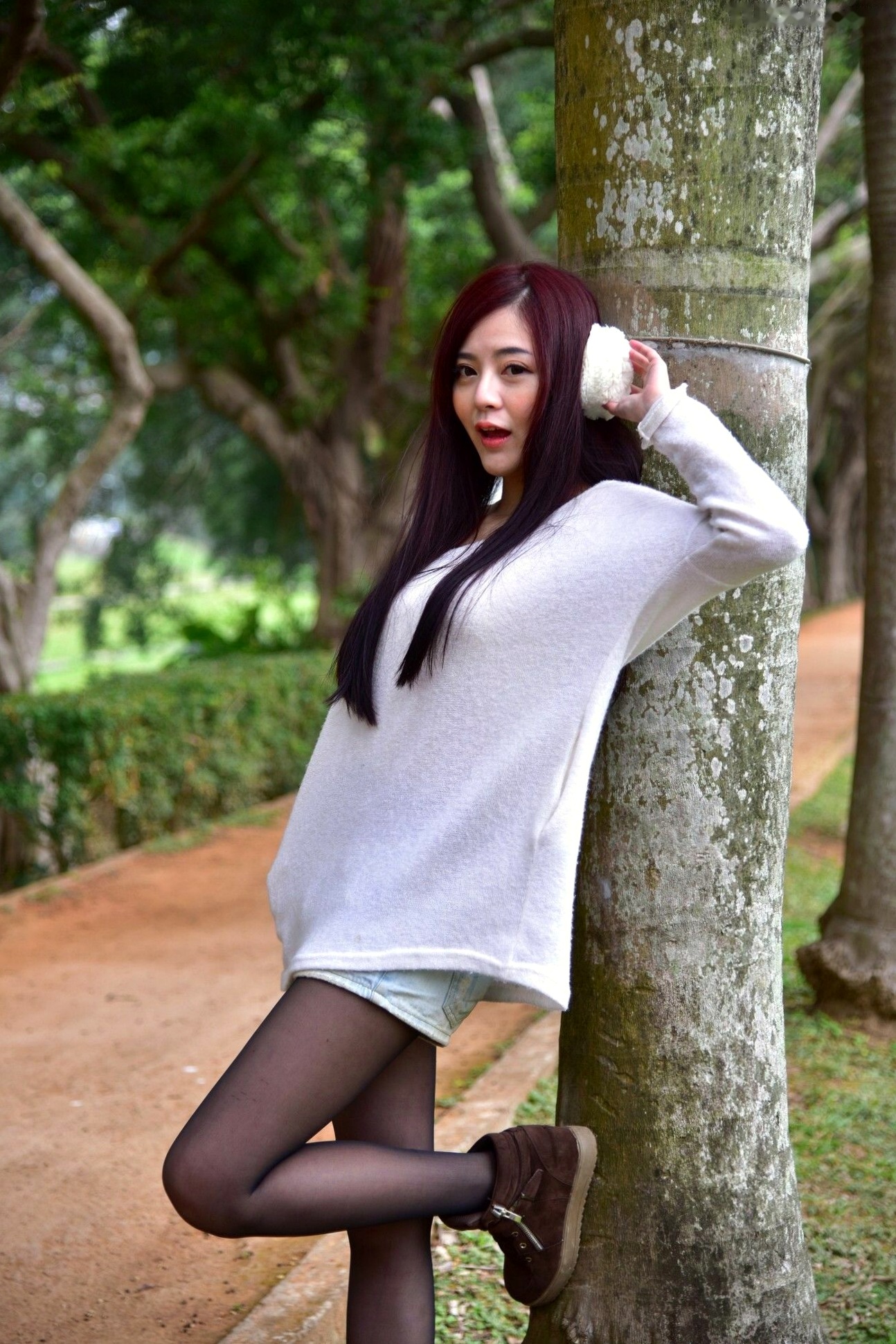 Gallery - 台湾正妹姜雨姗双溪公园户外写真，古典红旗袍搭配黑丝尽显娇媚气质台湾旗袍黑丝户外气质 女神私房照_秀色女神 - image 3