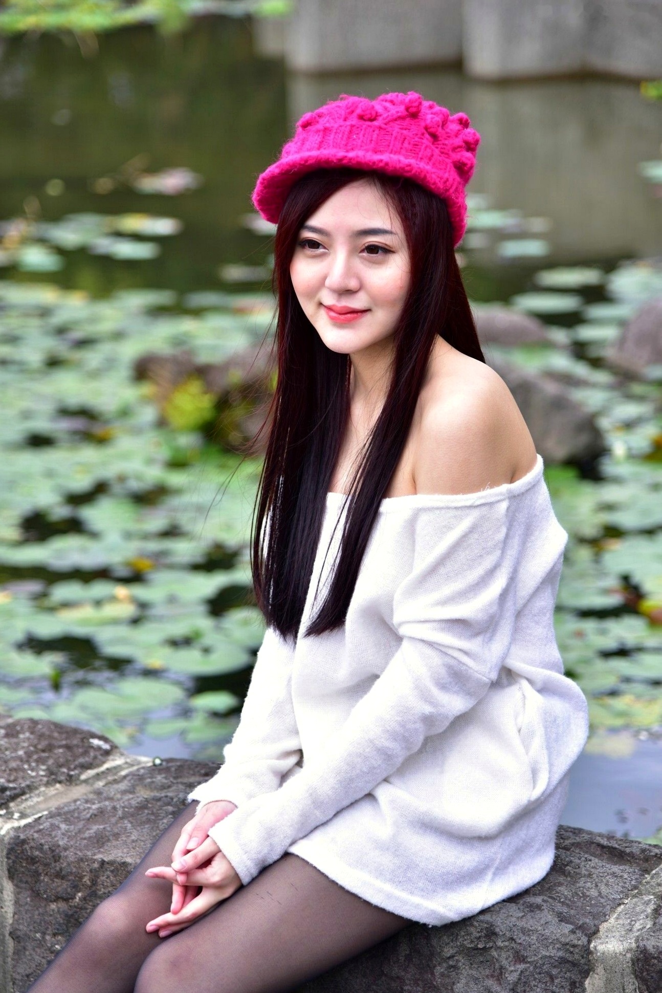 Gallery - 台湾正妹姜雨姗双溪公园户外写真，古典红旗袍搭配黑丝尽显娇媚气质台湾旗袍黑丝户外气质 女神私房照_秀色女神 - image 11