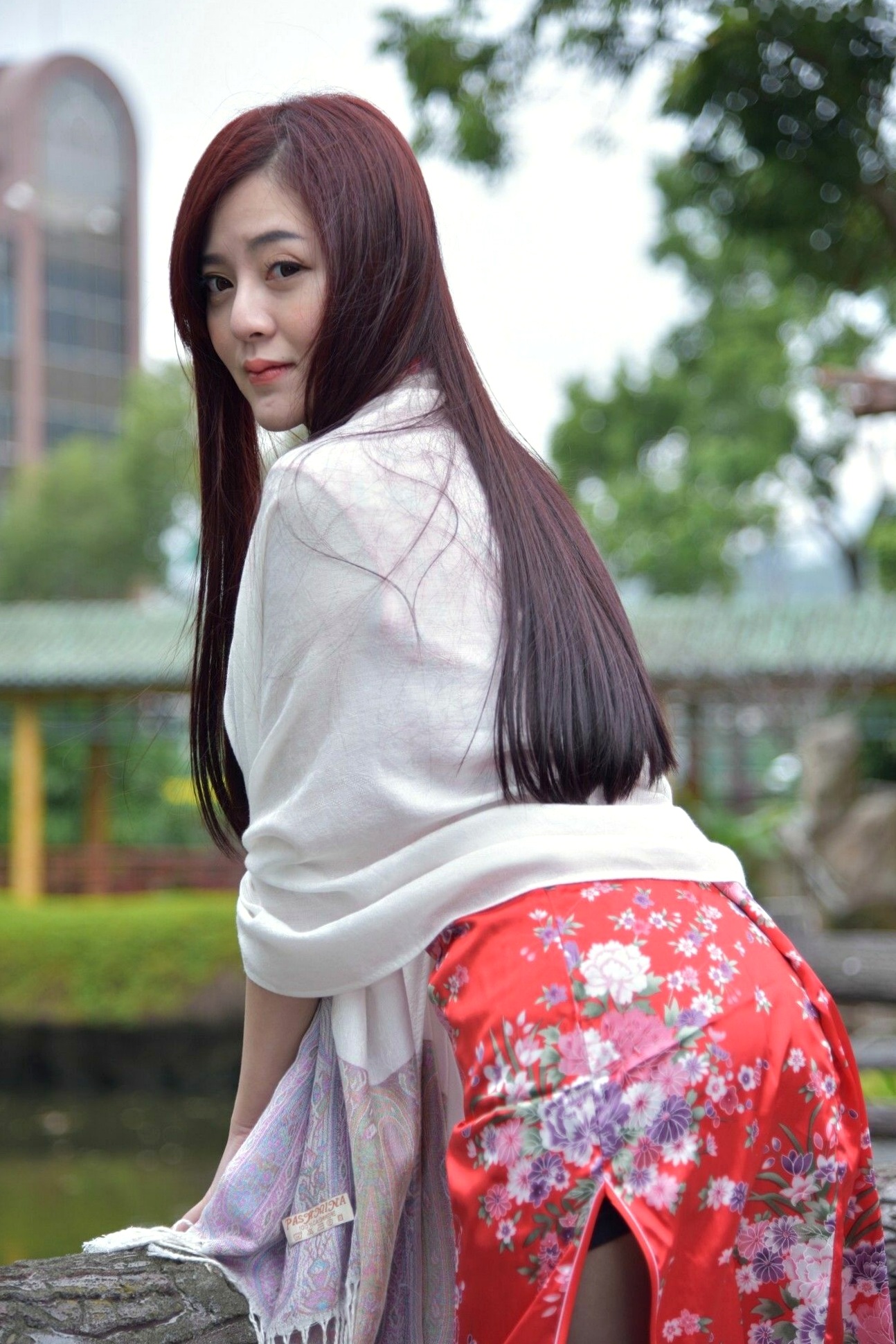 Gallery - 台湾正妹姜雨姗双溪公园户外写真，古典红旗袍搭配黑丝尽显娇媚气质台湾旗袍黑丝户外气质 女神私房照_秀色女神 - image 12