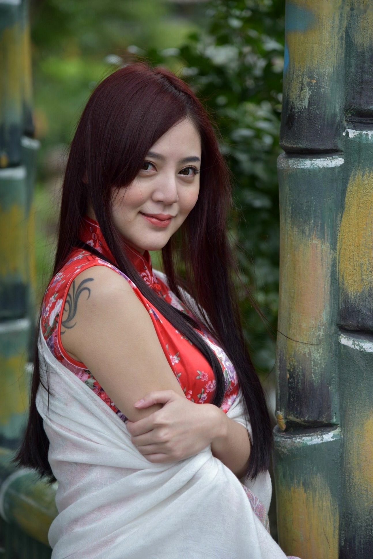 Gallery - 台湾正妹姜雨姗双溪公园户外写真，古典红旗袍搭配黑丝尽显娇媚气质台湾旗袍黑丝户外气质 女神私房照_秀色女神 - image 13
