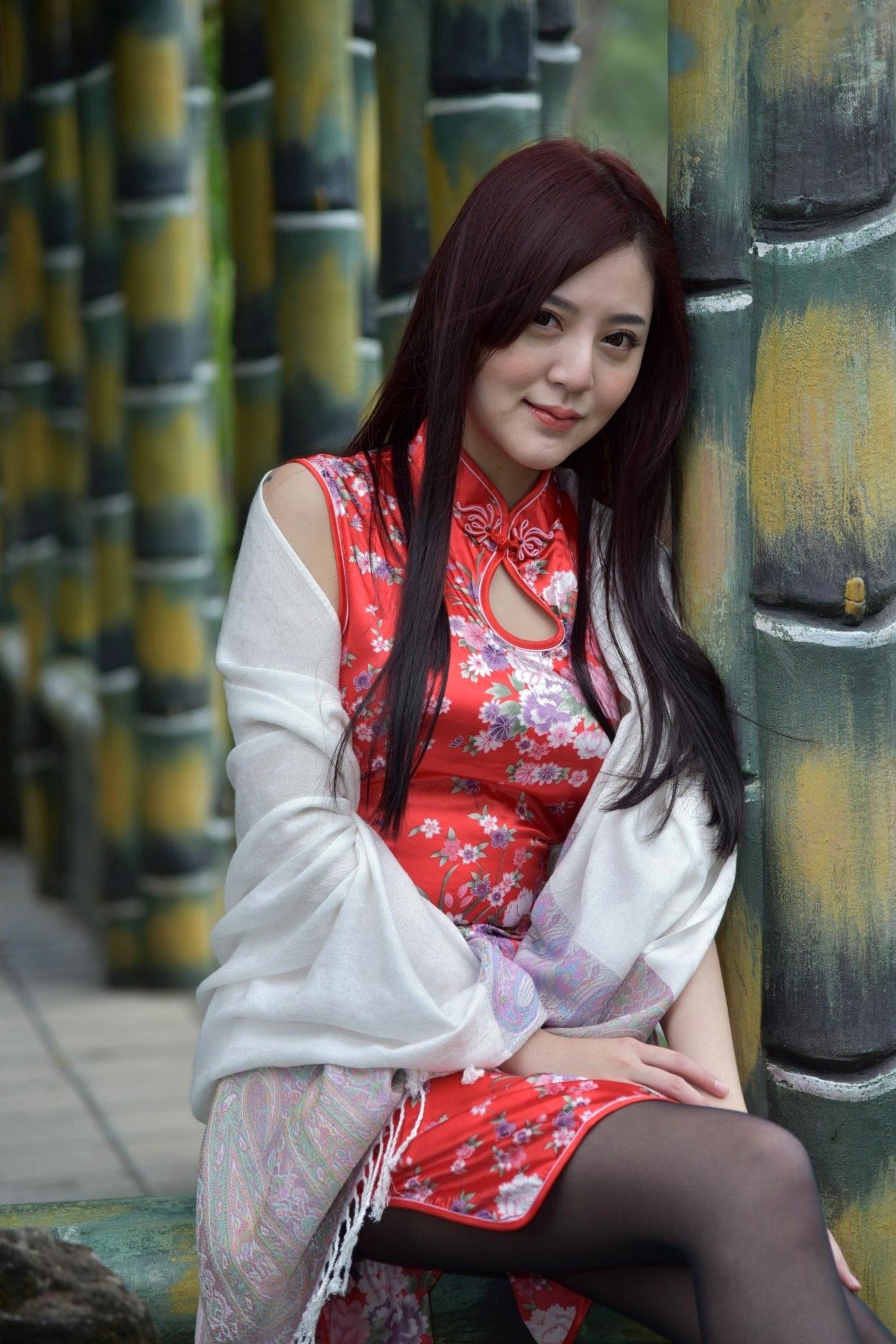 Gallery - 台湾正妹姜雨姗双溪公园户外写真，古典红旗袍搭配黑丝尽显娇媚气质台湾旗袍黑丝户外气质 女神私房照_秀色女神 - image 14