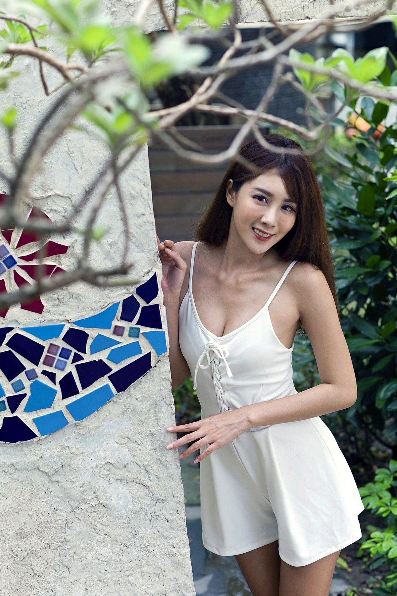 Gallery - 台湾正妹Miso夏晴清新牛仔街拍高清写真，修身热裤秀出修长美腿，气质迷人，青春活力十足！台湾街拍气质清新美腿 女神私房照_秀色女神 - image 24