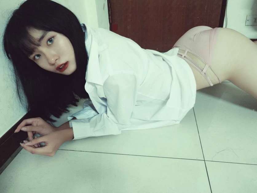 Gallery - 台湾清纯萝莉私房街拍写真套图，大胆演绎都市胶片质感与纯美诱惑，54P高清无圣光视频精选台湾萝莉私房照大尺度无圣光 女神私房照_秀色女神 - image 20