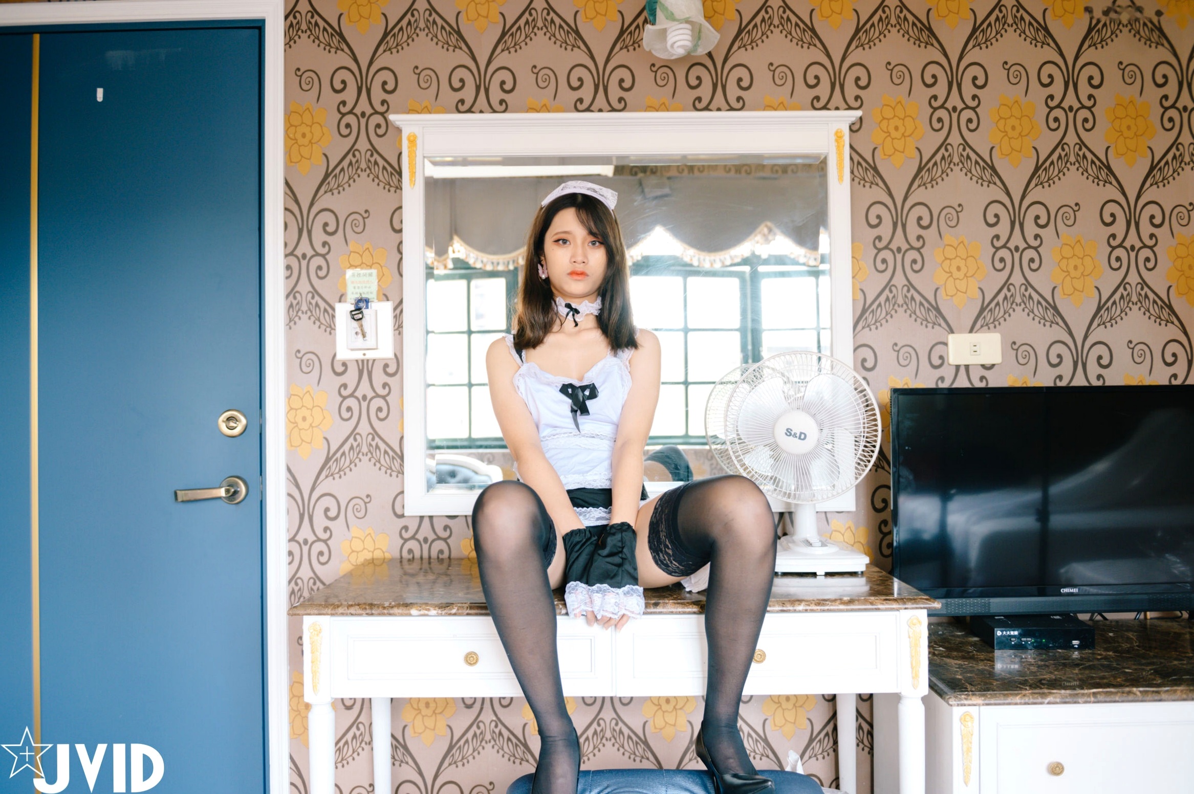 韩芳语JVID私房照：娇小女仆角色扮演，大尺度性感家居风格，尽显极致诱人曲线