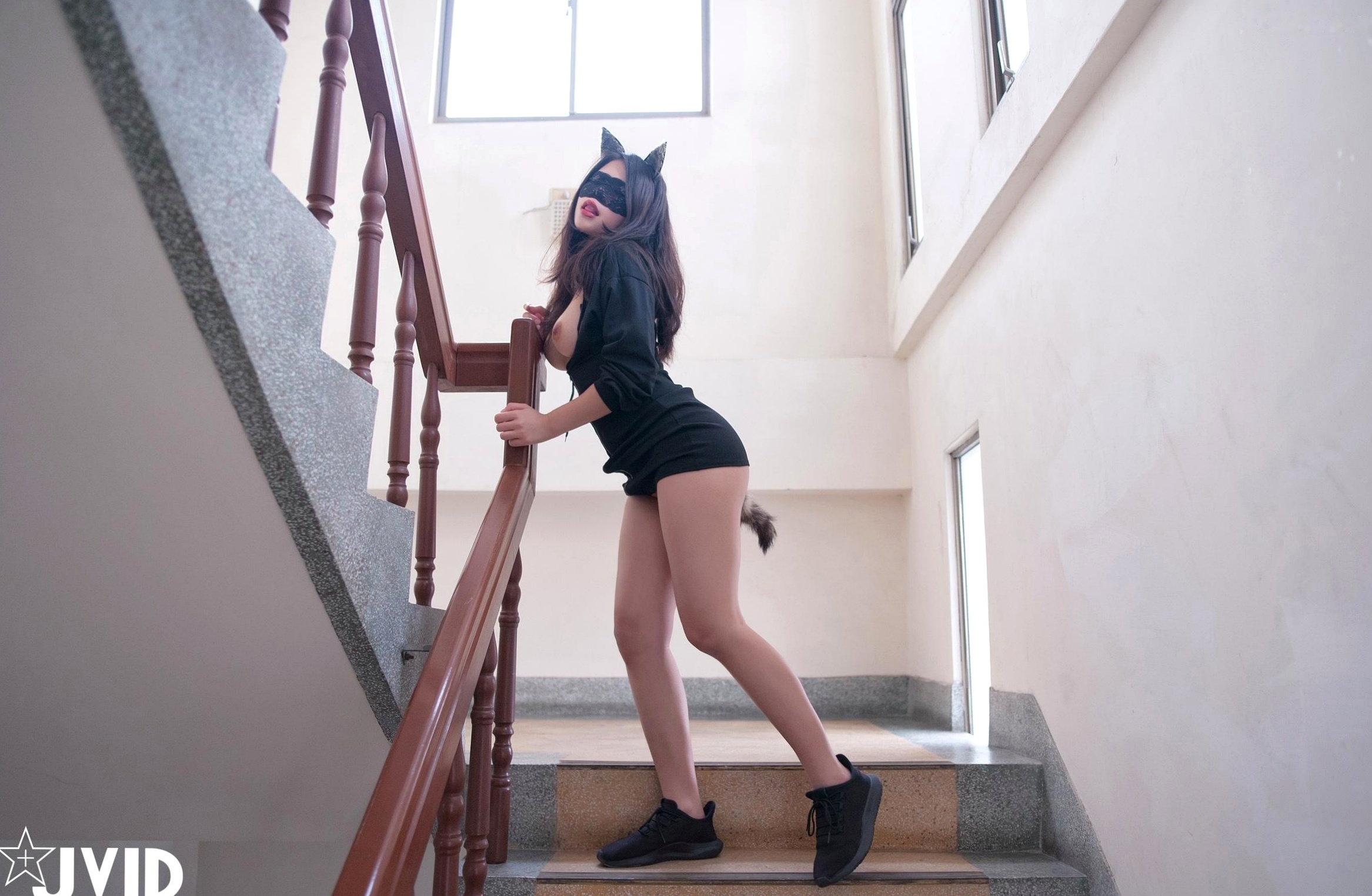 Gallery - JVID掉掉高清套图：野性狐狸尾巴装扮，户外天台大胆露出与凌辱私房视觉盛宴JVID诱惑户外大尺度角色扮演 女神私房照_秀色女神 - image 27