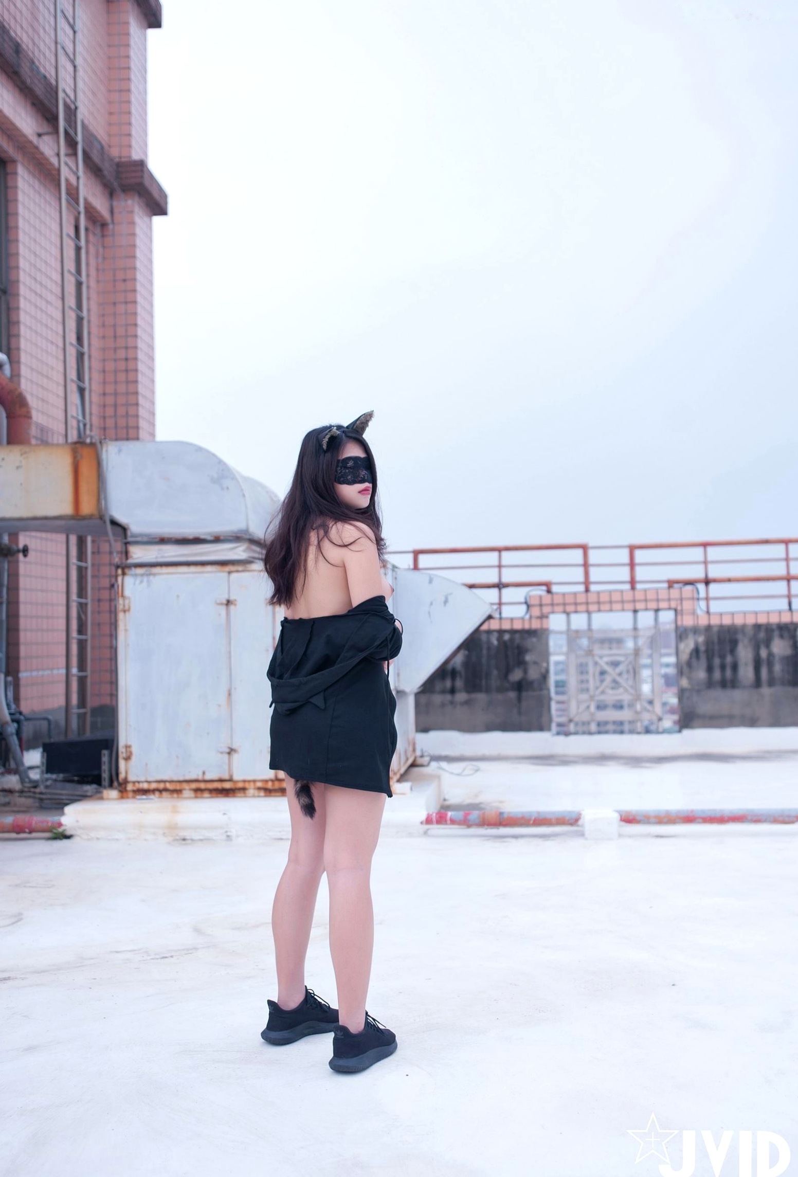 Gallery - JVID掉掉高清套图：野性狐狸尾巴装扮，户外天台大胆露出与凌辱私房视觉盛宴JVID诱惑户外大尺度角色扮演 女神私房照_秀色女神 - image 33