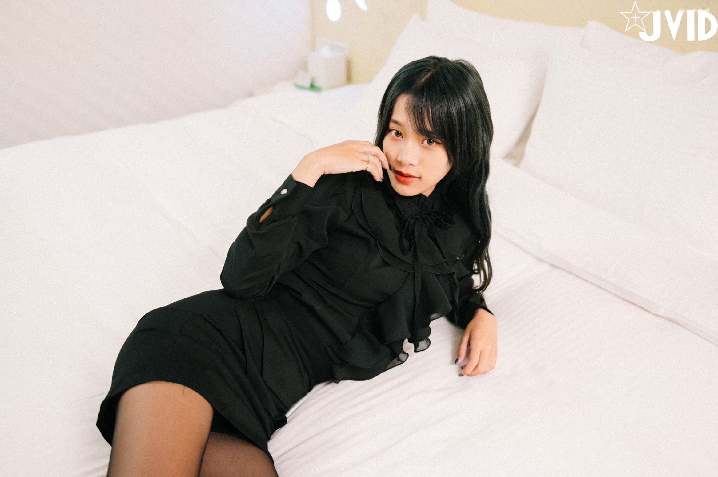Gallery - JVID韩芳语-下班后的情色指导：OL职场制服诱惑，极致黑丝私房写真JVID制服大尺度性感丝袜 女神私房照_秀色女神 - image 5