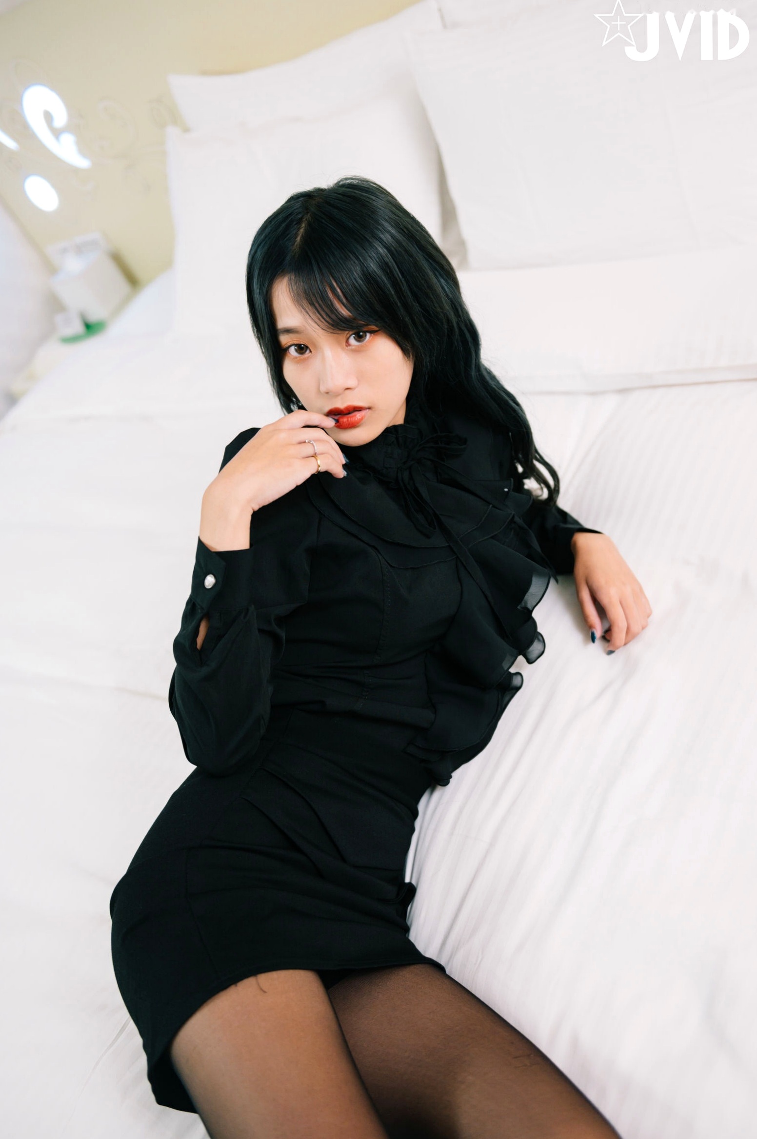 Gallery - JVID韩芳语-下班后的情色指导：OL职场制服诱惑，极致黑丝私房写真JVID制服大尺度性感丝袜 女神私房照_秀色女神 - image 6