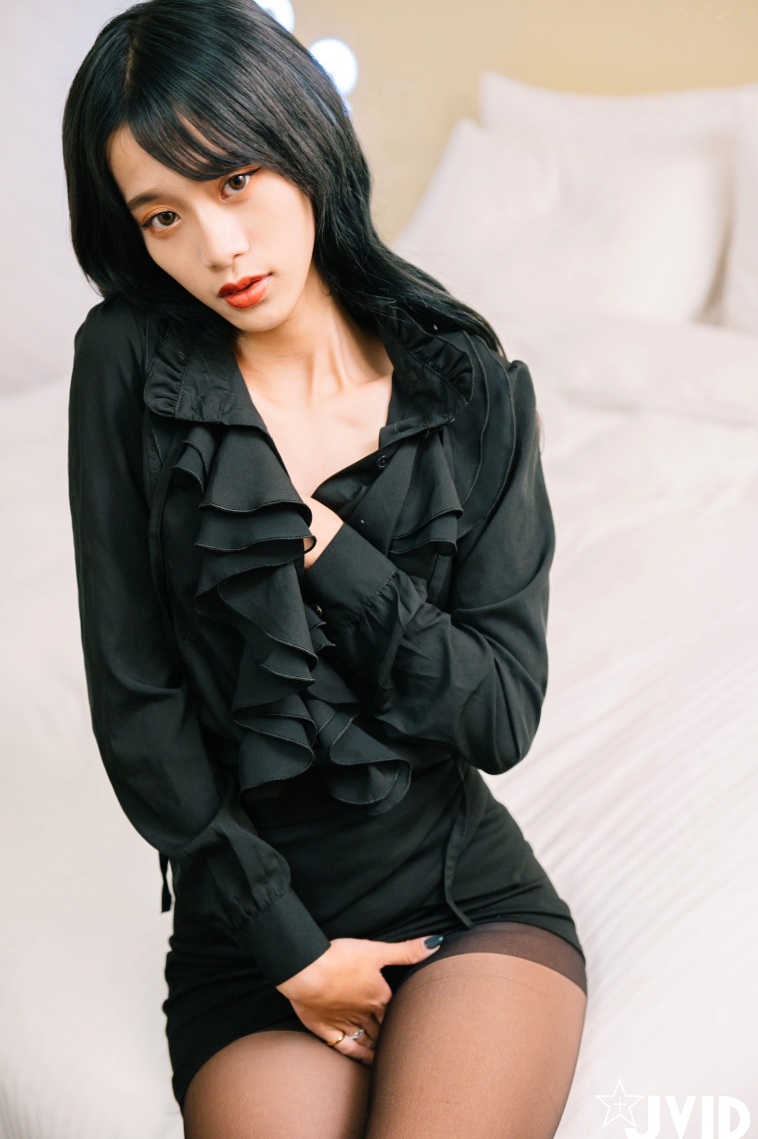 Gallery - JVID韩芳语-下班后的情色指导：OL职场制服诱惑，极致黑丝私房写真JVID制服大尺度性感丝袜 女神私房照_秀色女神 - image 12