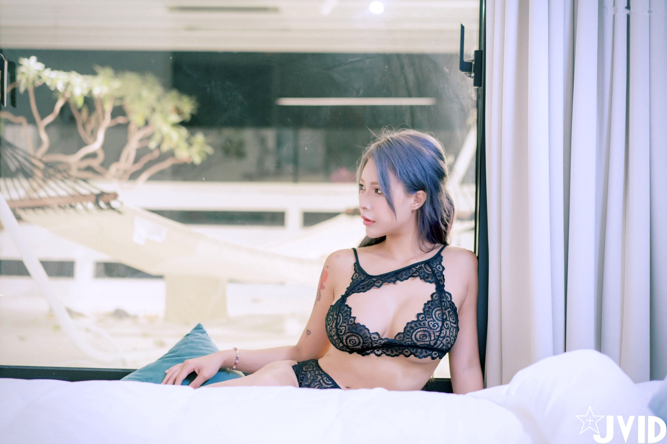 Gallery - JVID艾妃神级美乳私房写真：白纱蕾丝内衣诱惑，展现极致身材的迷人情欲之夜性感尤物人间胸器大尺度JVID 女神私房照_秀色女神 - image 30
