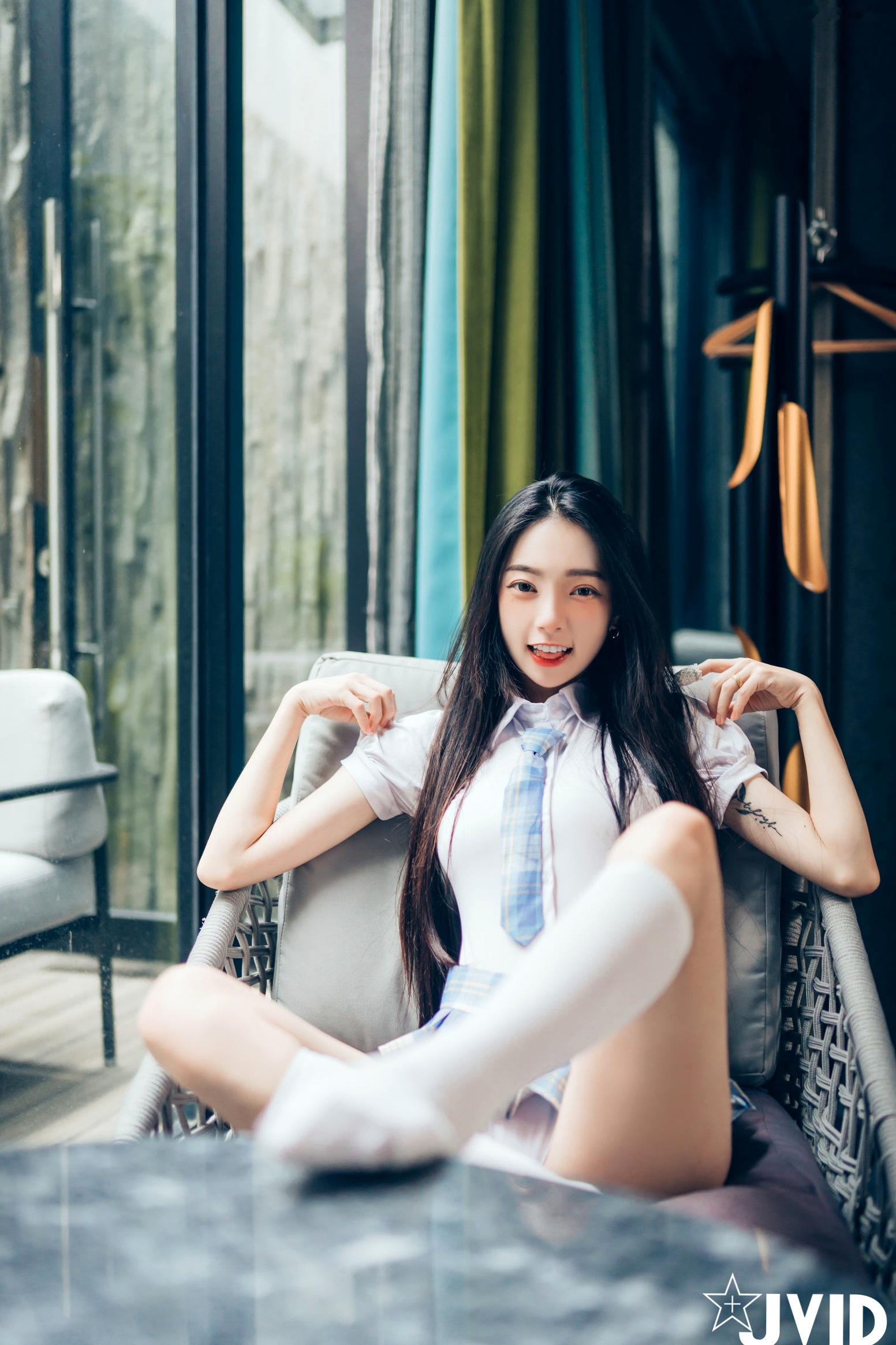 JVID百变女神飘飘：学生制服、丝滑睡衣写真与纹身野性美图集 (2021.08.18)