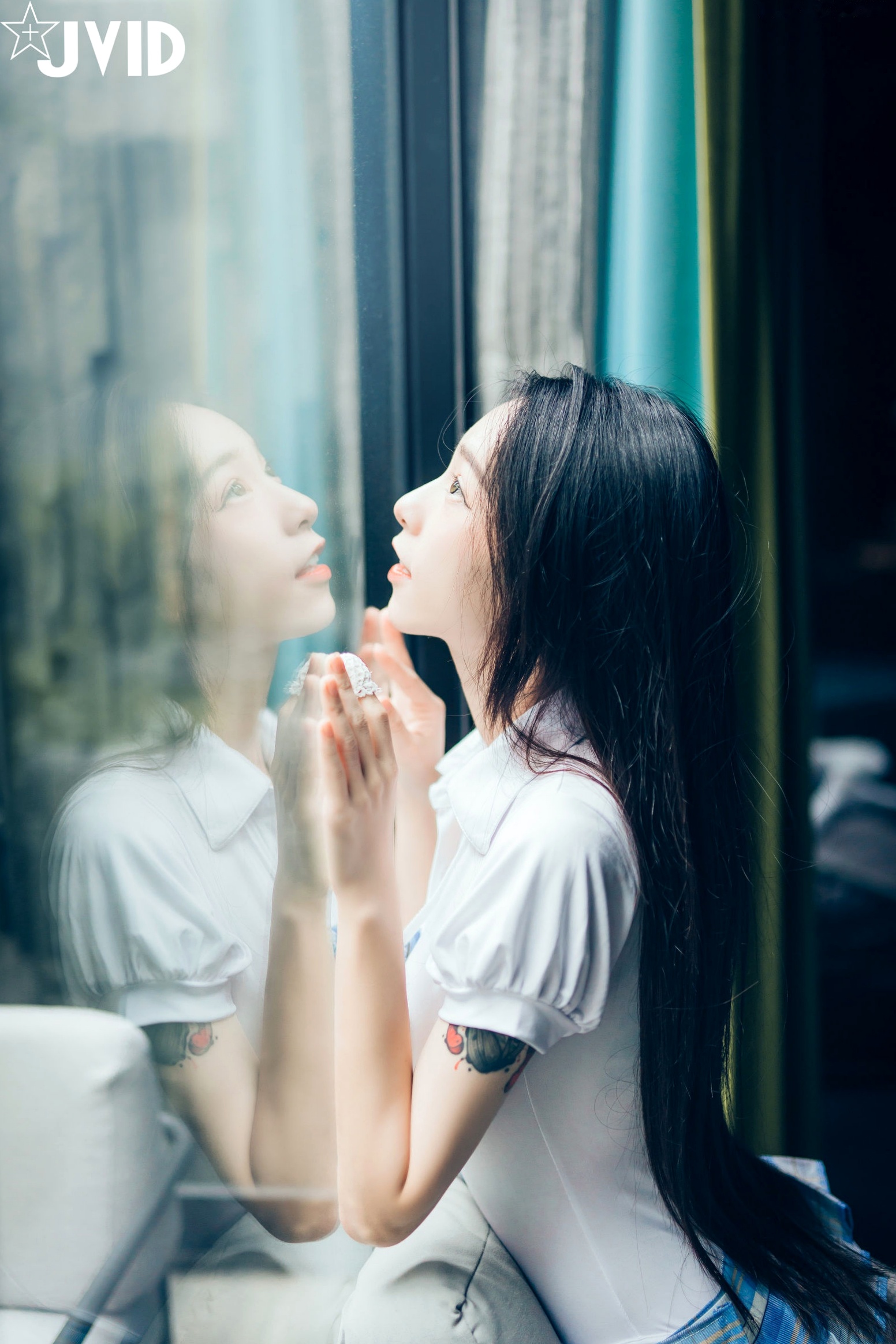 JVID百变女神飘飘：学生制服、丝滑睡衣写真与纹身野性美图集 (2021.08.18)