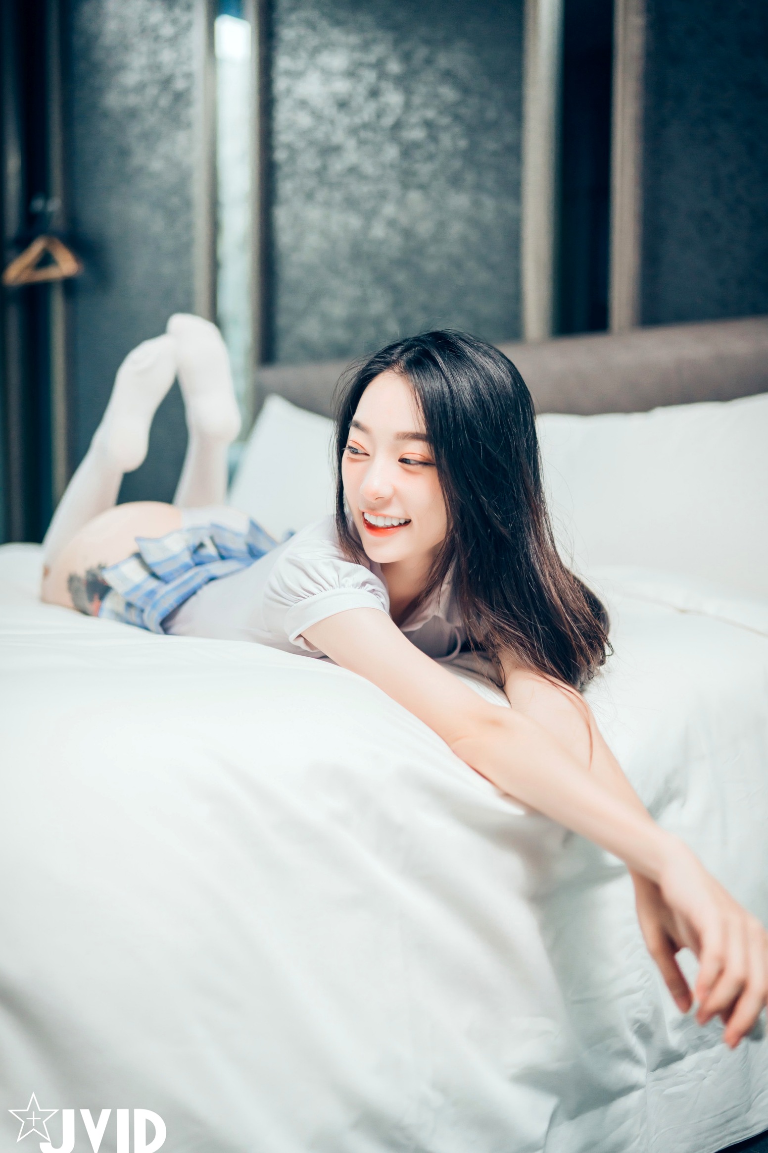 JVID百变女神飘飘：学生制服、丝滑睡衣写真与纹身野性美图集 (2021.08.18)