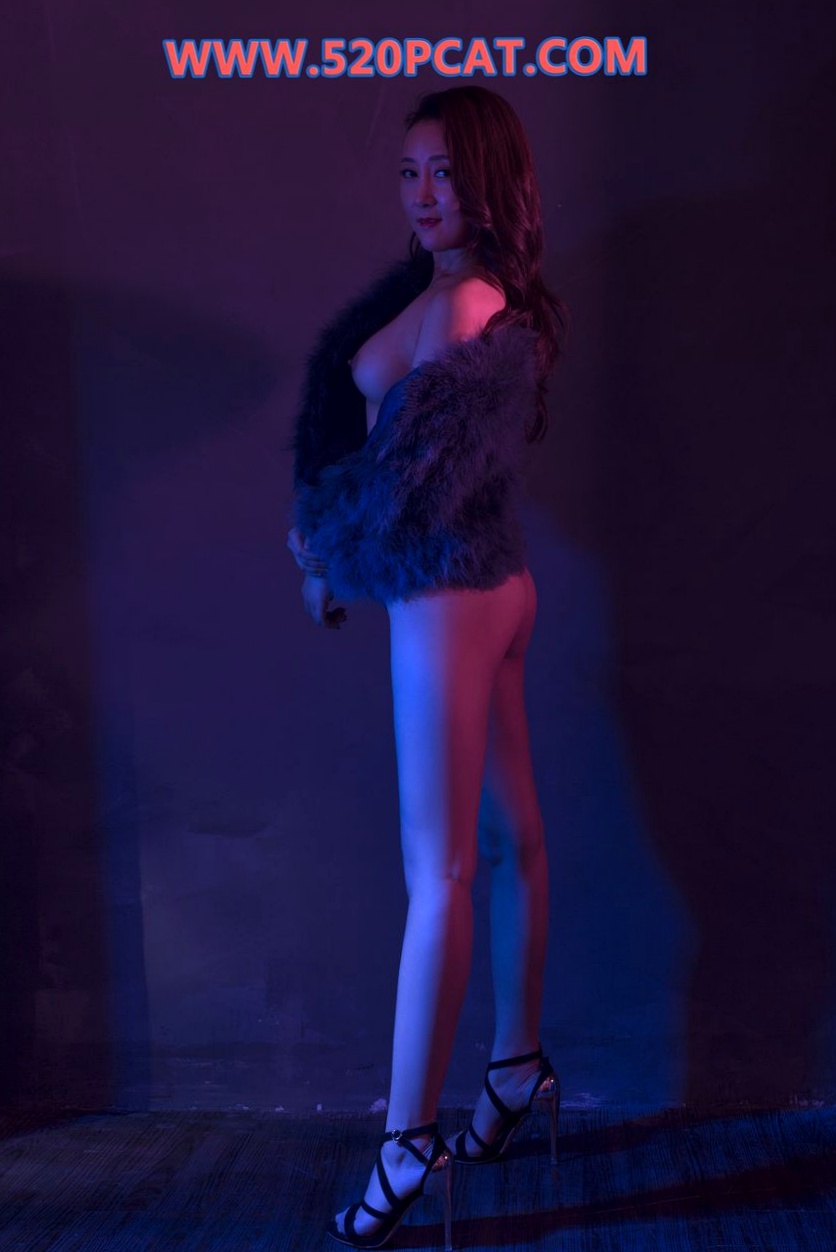 [PARTYCAT]轰趴猫N128期套图：室内霓虹私房艺术大尺度写真，优雅与诱惑的视觉呈现