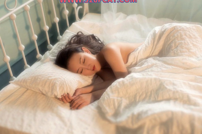 [PARTYCAT]轰趴猫N128期套图：室内霓虹私房艺术大尺度写真，优雅与诱惑的视觉呈现