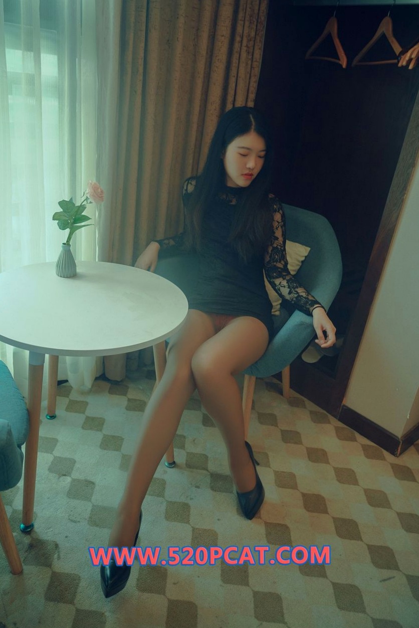 [PARTYCAT] 轰趴猫白金刊N017期：室内绝色美女，黑色蕾丝与镂空诱惑私房套图 [79P]