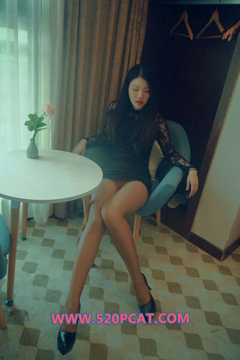 [PARTYCAT] 轰趴猫白金刊N017期：室内绝色美女，黑色蕾丝与镂空诱惑私房套图 [79P]
