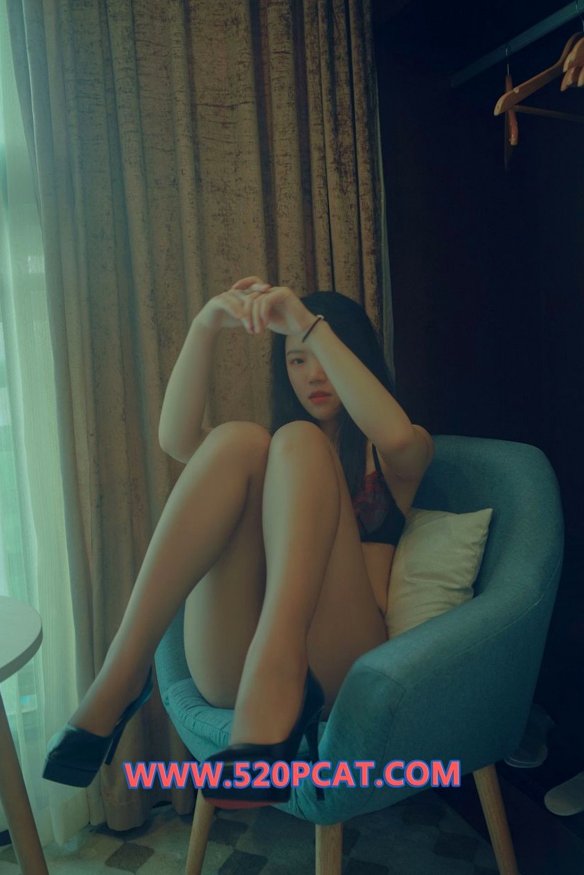 [PARTYCAT] 轰趴猫白金刊N017期：室内绝色美女，黑色蕾丝与镂空诱惑私房套图 [79P]