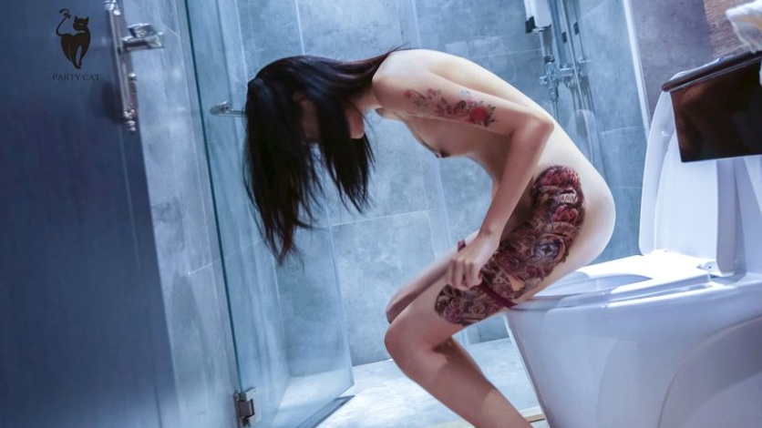 Gallery - [PARTYCAT]轰趴猫 - Chiness Model 白金刊：高清无圣光私房套图，纹身美模卧室真空出镜大尺度私房照极品白嫩无圣光 女神私房照_秀色女神 - image 2