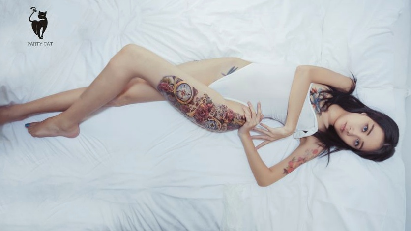 Gallery - [PARTYCAT]轰趴猫 - Chiness Model 白金刊：高清无圣光私房套图，纹身美模卧室真空出镜大尺度私房照极品白嫩无圣光 女神私房照_秀色女神 - image 7