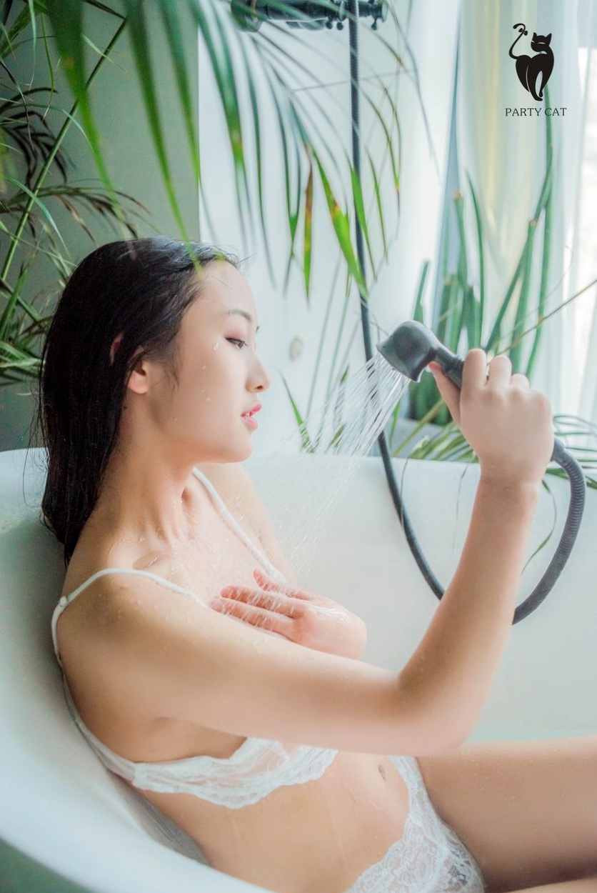 Gallery - [PARTYCAT]轰趴猫 - Chiness Model 特刊玉女浴室私房写真，清新清纯蕾丝诱惑大尺度套图[37P]浴室私房照性感清新诱惑 女神私房照_秀色女神 - image 16